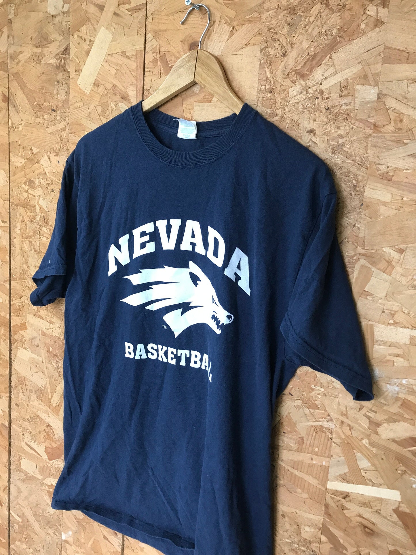 Vintage 90s Nevada Basketball team college varsity souvenir USA navy blue t-shirt size large