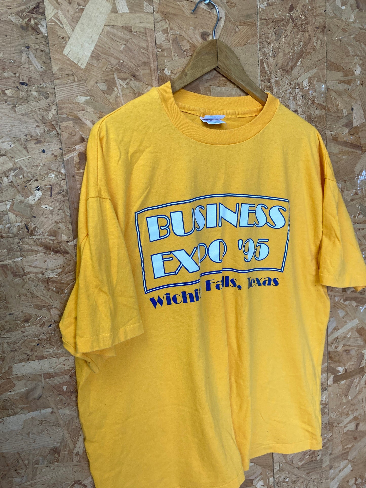 Vintage 90s Business Expo 95' Wichita Falls Texas Quirky typography USA souvenir yellow t-shirt size XL