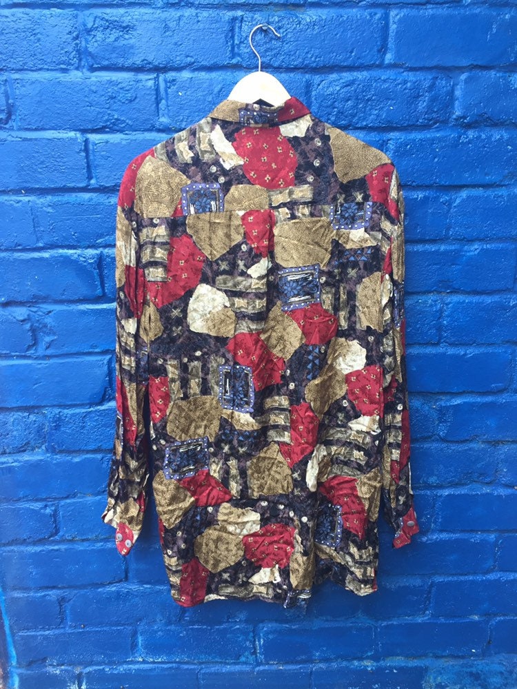 Vintage 90s ugly abstract scrapbook pattern shiny gold red blue party festival long sleeve silky viscose shirt size medium