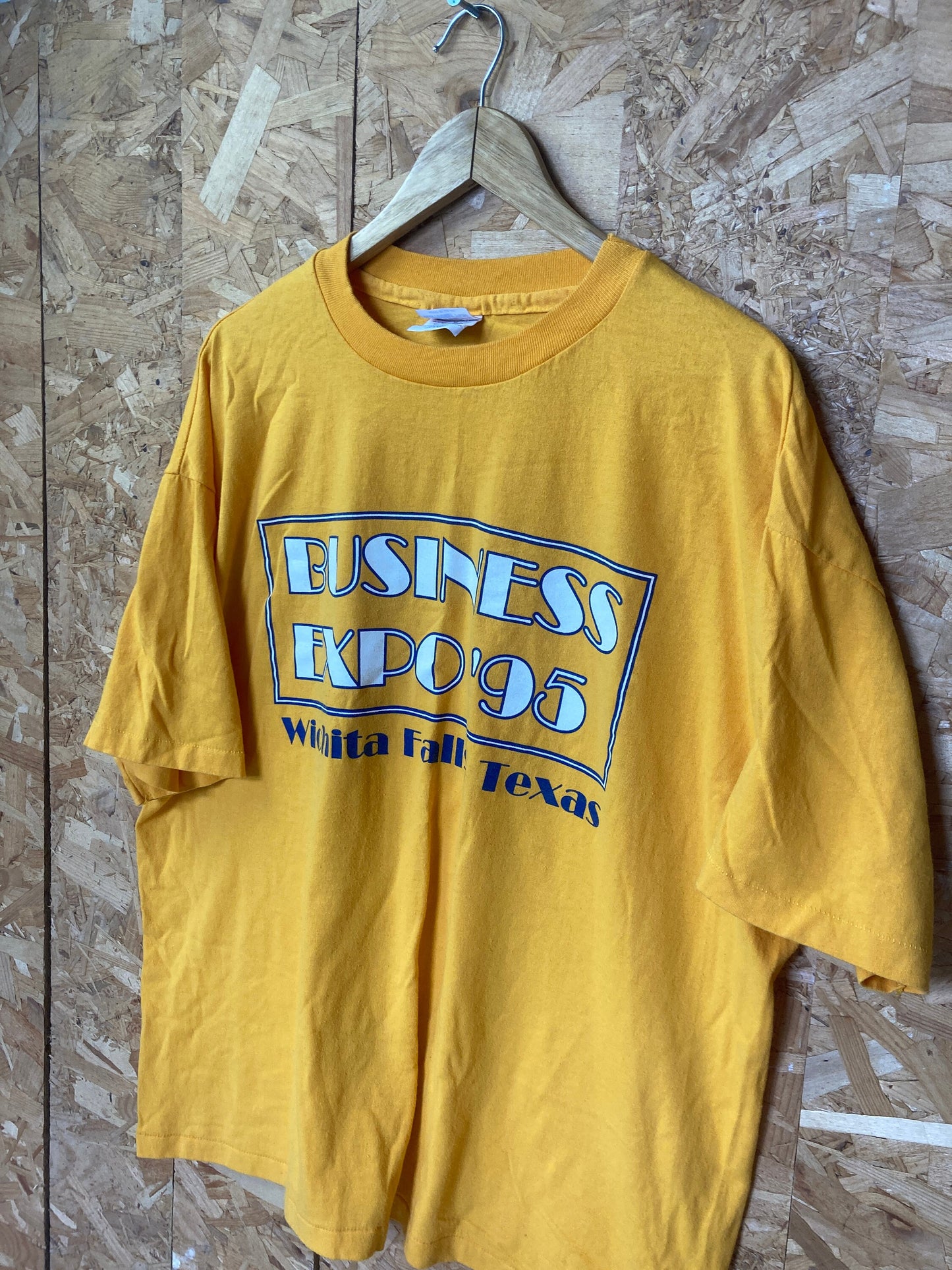 Vintage 90s Business Expo 95' Wichita Falls Texas Quirky typography USA souvenir yellow t-shirt size XL