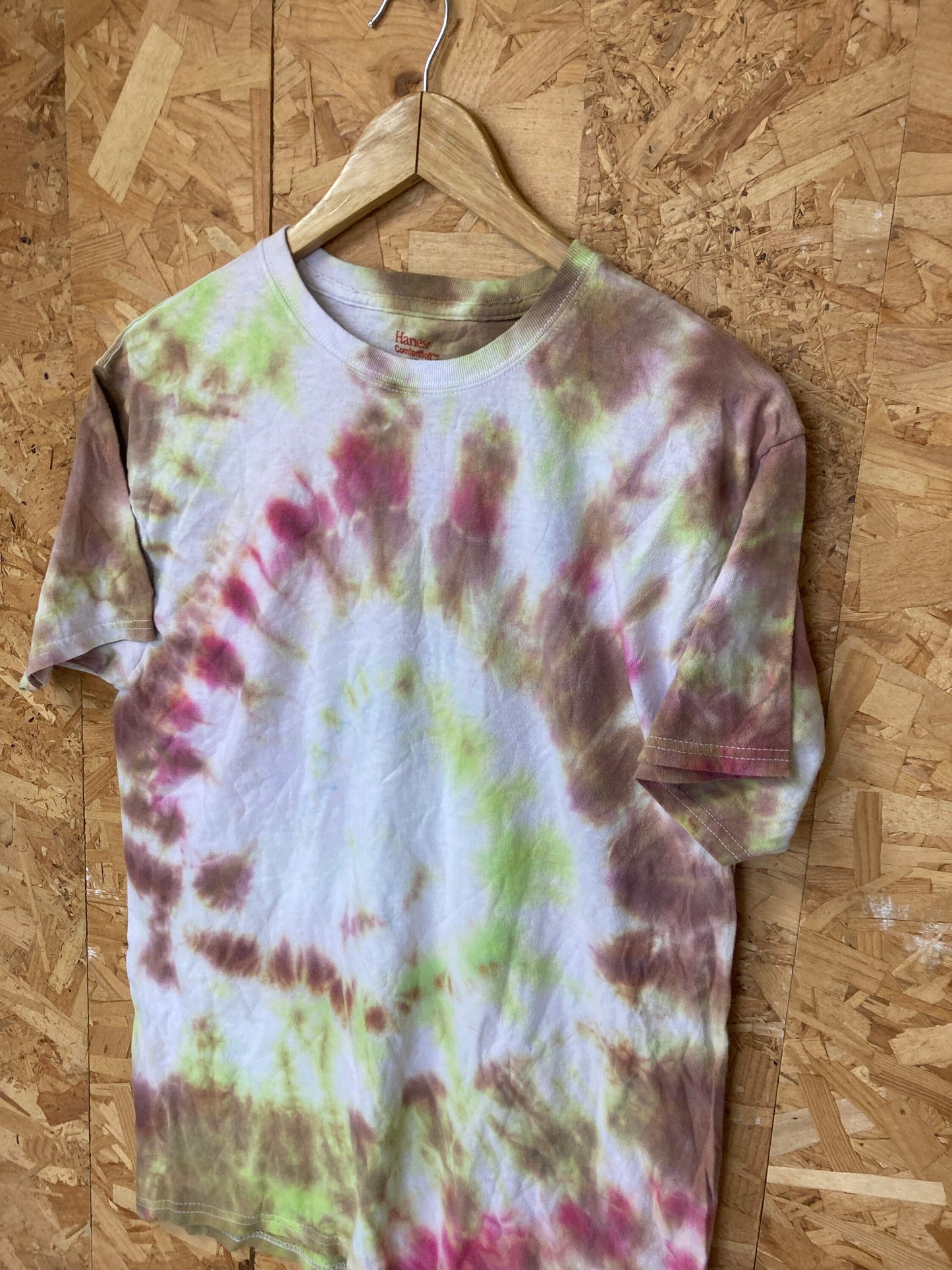 Vintage 90s tie dye grungy green pink and huge swirling pattern USA school trippy psychedelic rave t-shirt size medium