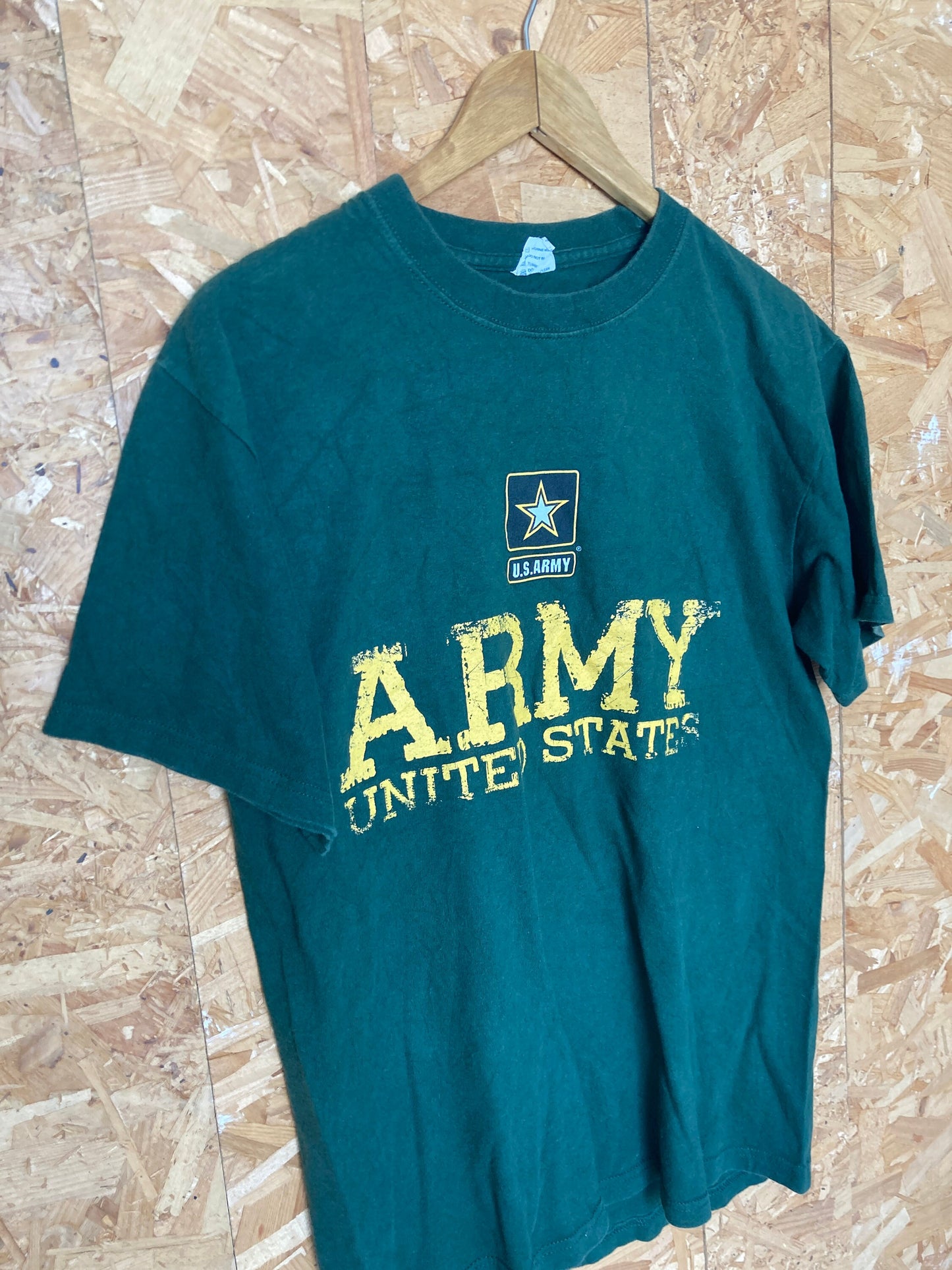 Vintage 90s dark green yellow US Army Marines physical training spell out souvenir USA t-shirt size medium