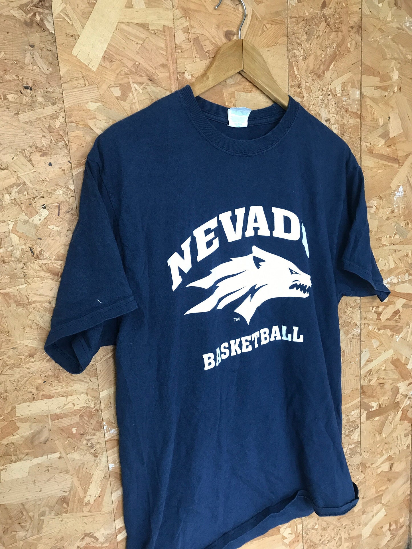 Vintage 90s Nevada Basketball team college varsity souvenir USA navy blue t-shirt size large