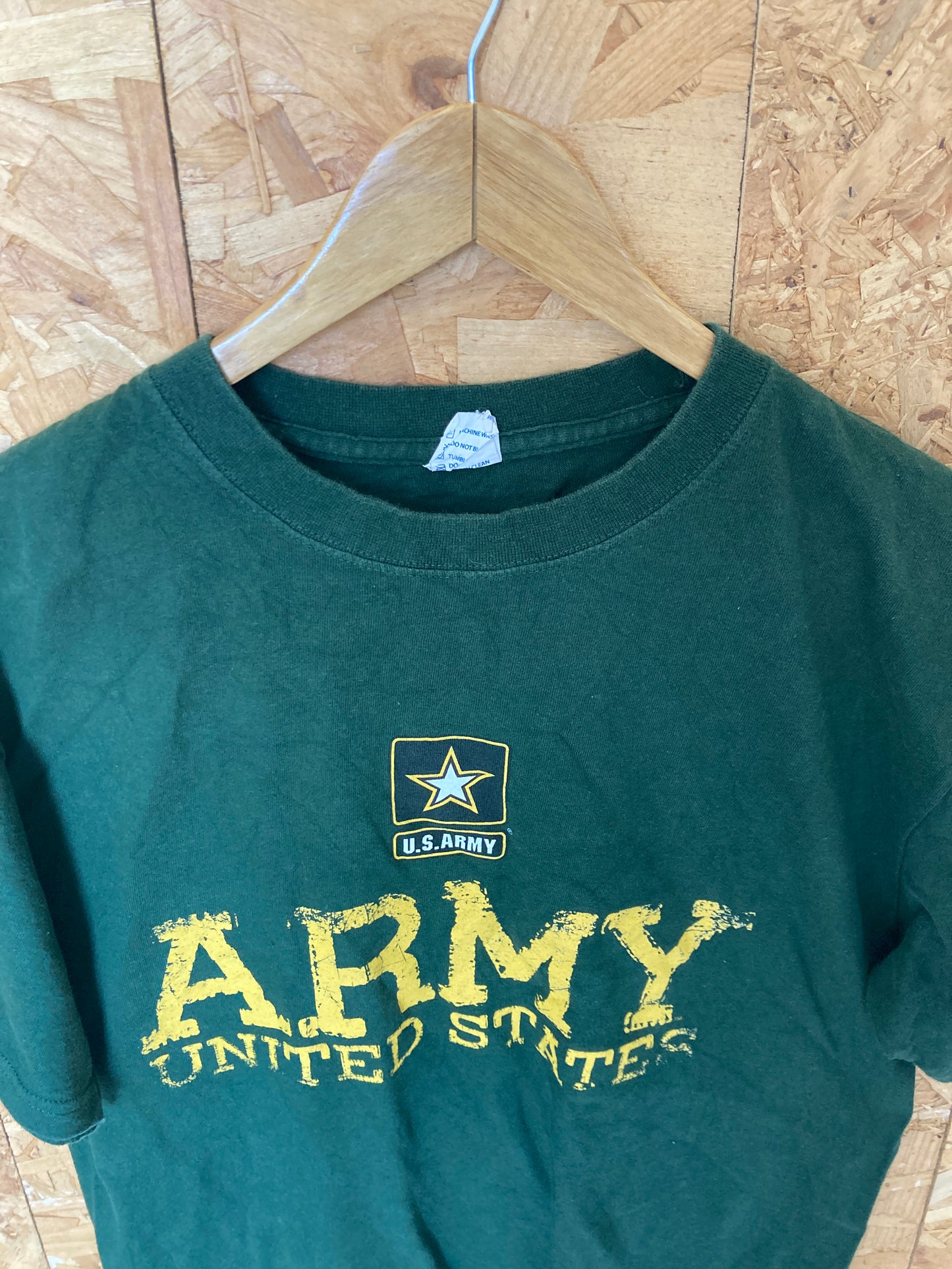 Vintage 90s dark green yellow US Army Marines physical training spell out souvenir USA t-shirt size medium