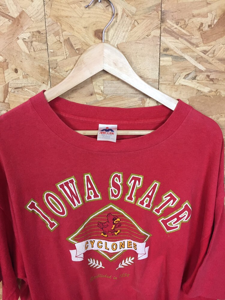 Vintage 80s USA Iowa State Cyclones red spell out souvenir t-shirt size XL