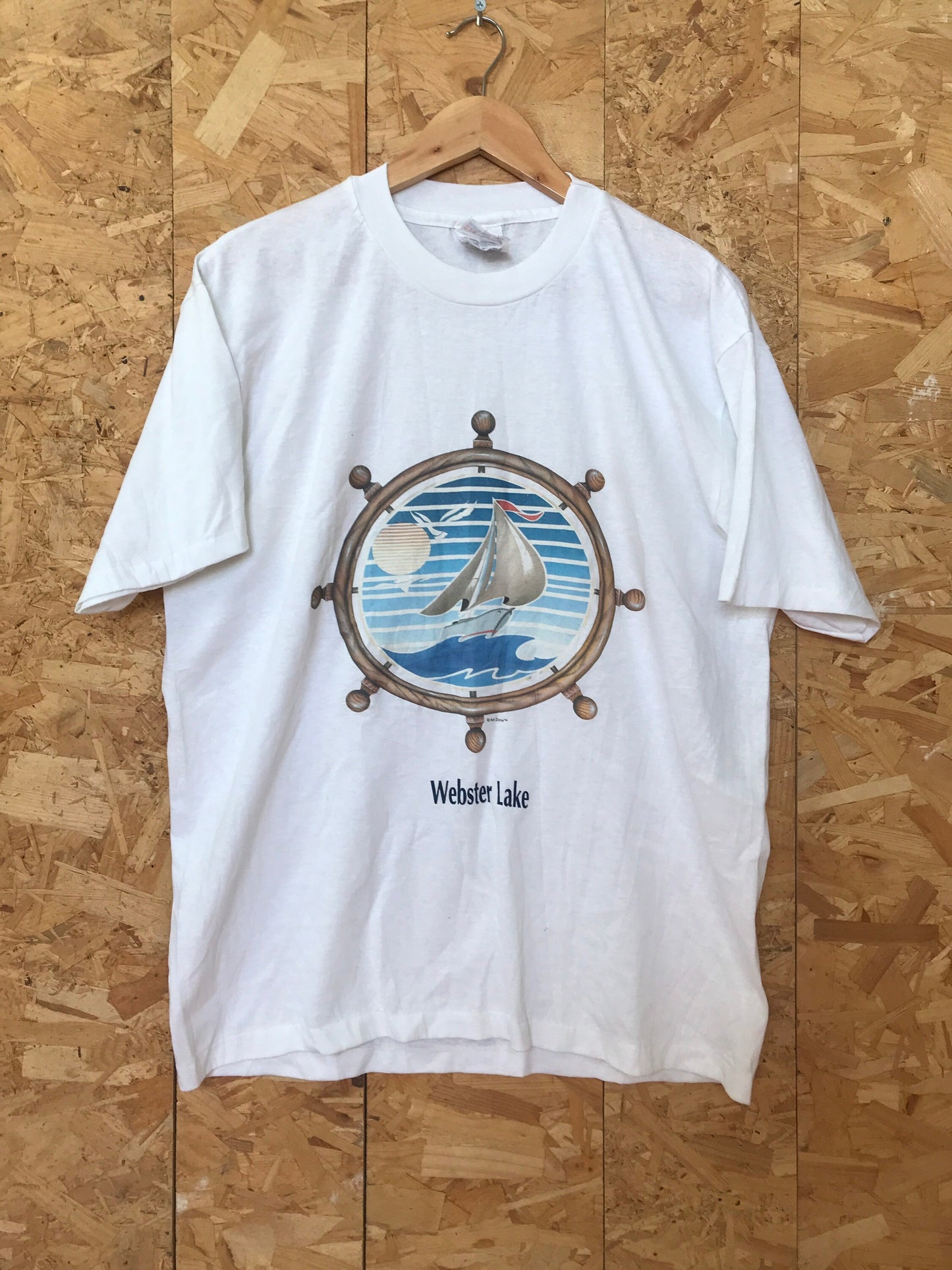 Vintage 90s Webster Lake Massachusetts sailing boat USA souvenir white t-shirt size Large