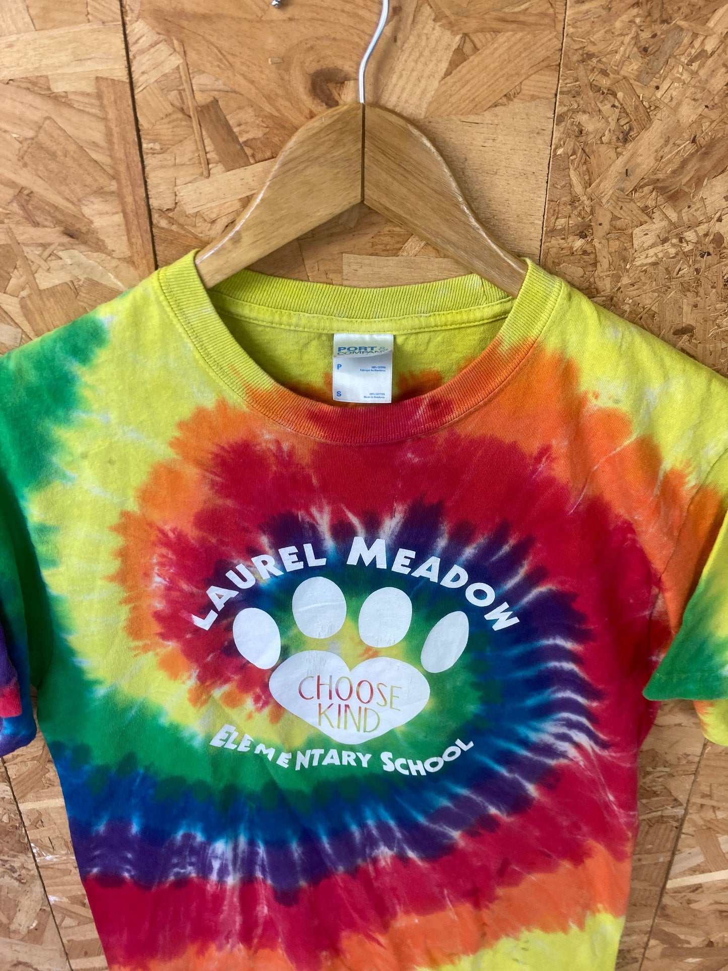 Vintage 90s 'Choose Kind' Laurel Meadow Elementary School USA rainbow tie dye souvenir festival t-shirt size small