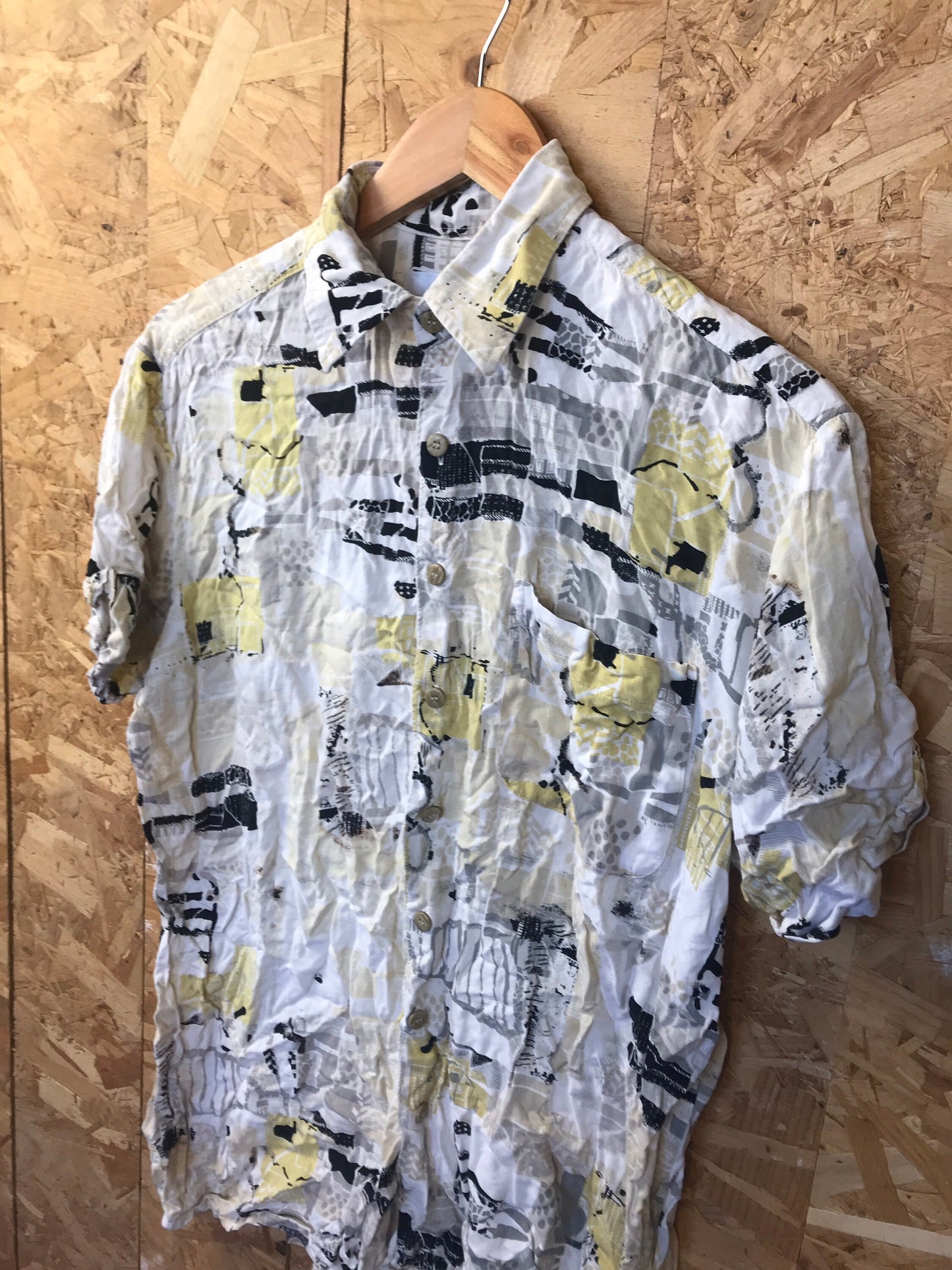 Vintage 90s beige yellow black pastel watercolour abstract pattern ugly rayon eccentric hawaiian style pary shitrt size medium