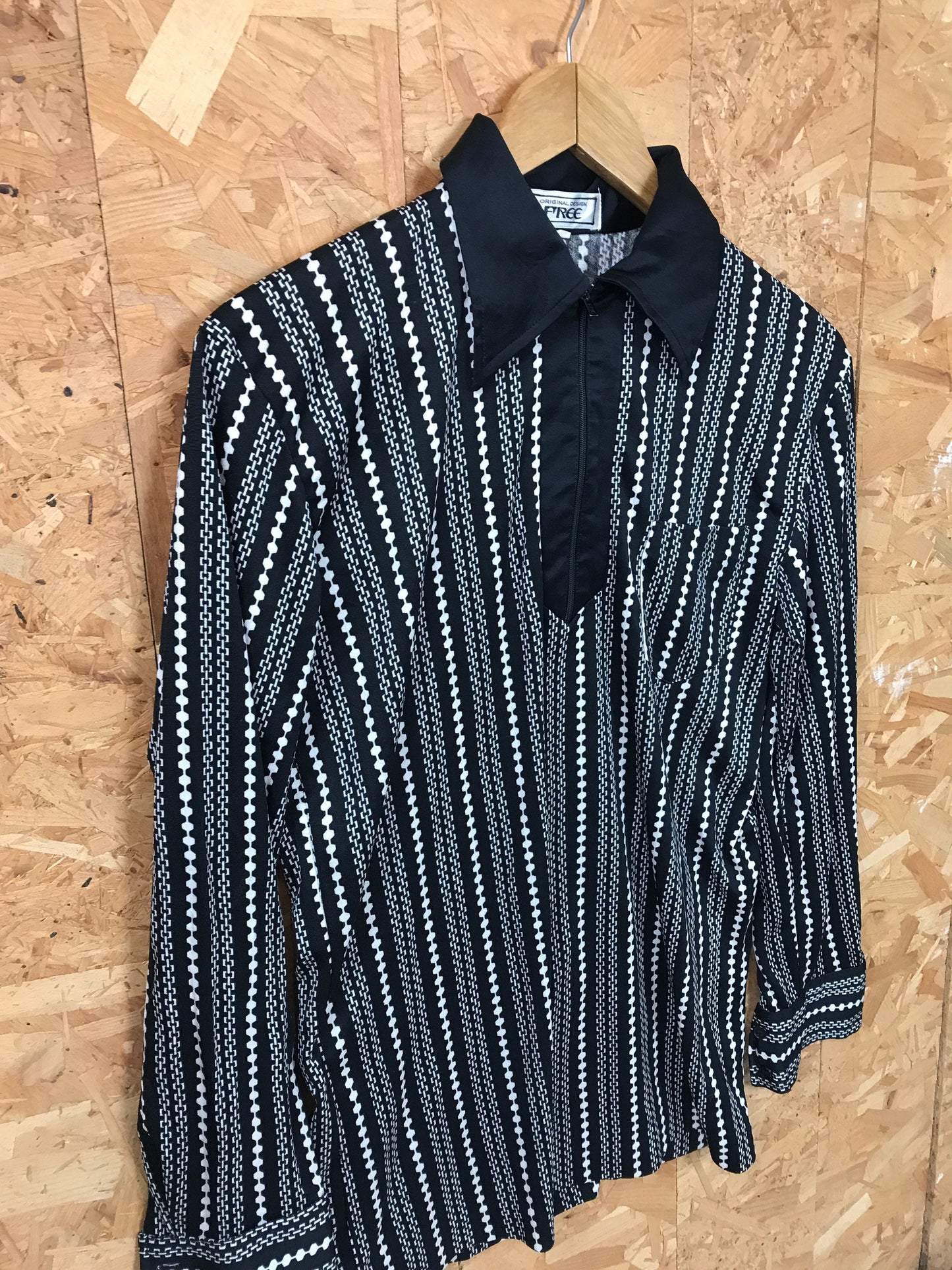 Vintage 70s white black dotted stripe pattern pointed collar retro polyester zip up disco shirt size medium slim fit