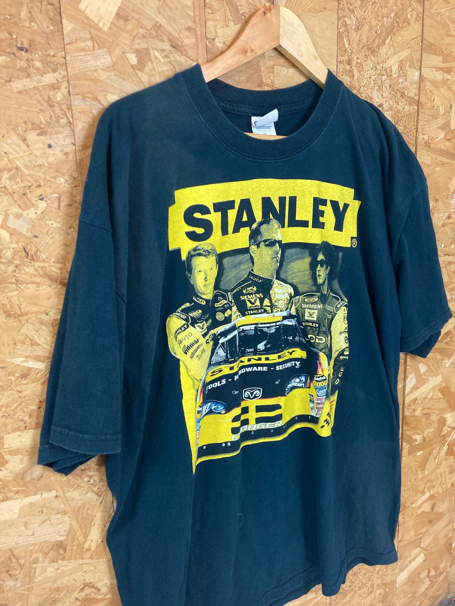 Vintage Y2K Stanley racing team dodge charger NASCAR black yellow souvenir t-shirt size XL