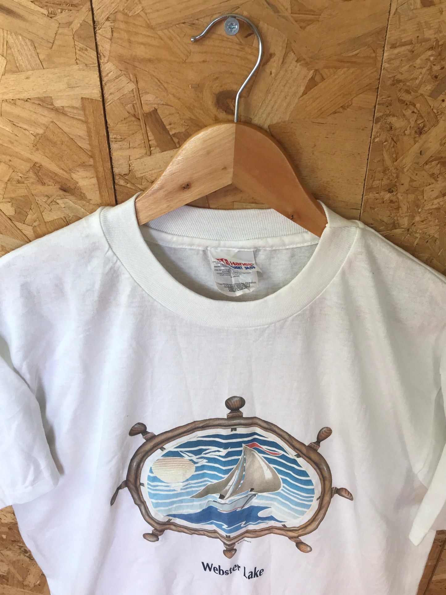 Vintage 90s Webster Lake Massachusetts sailing boat USA souvenir white t-shirt size Large