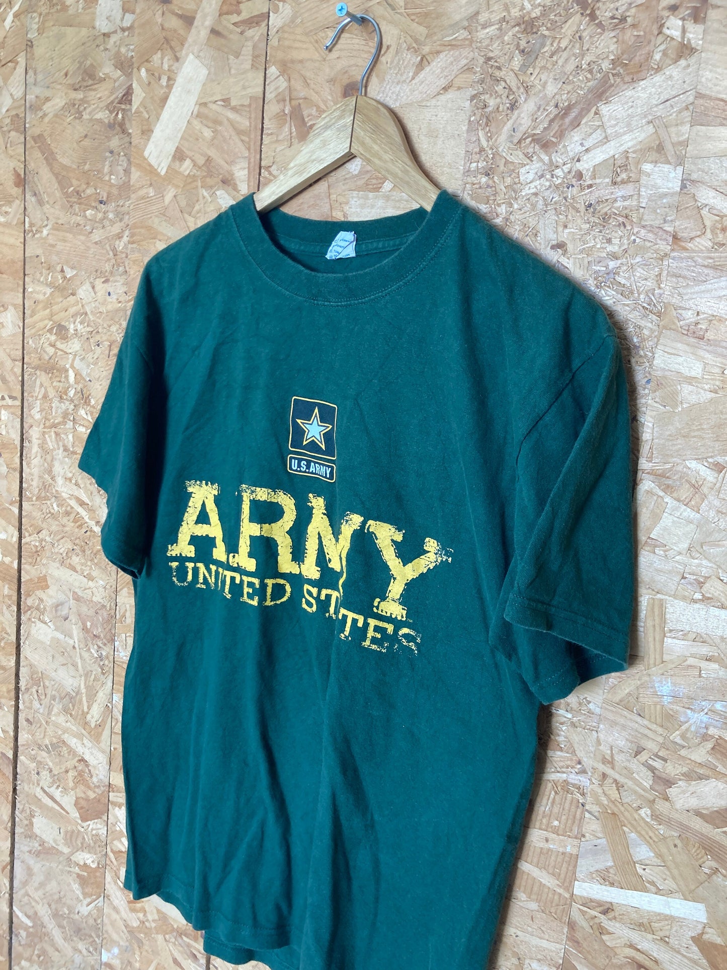 Vintage 90s dark green yellow US Army Marines physical training spell out souvenir USA t-shirt size medium