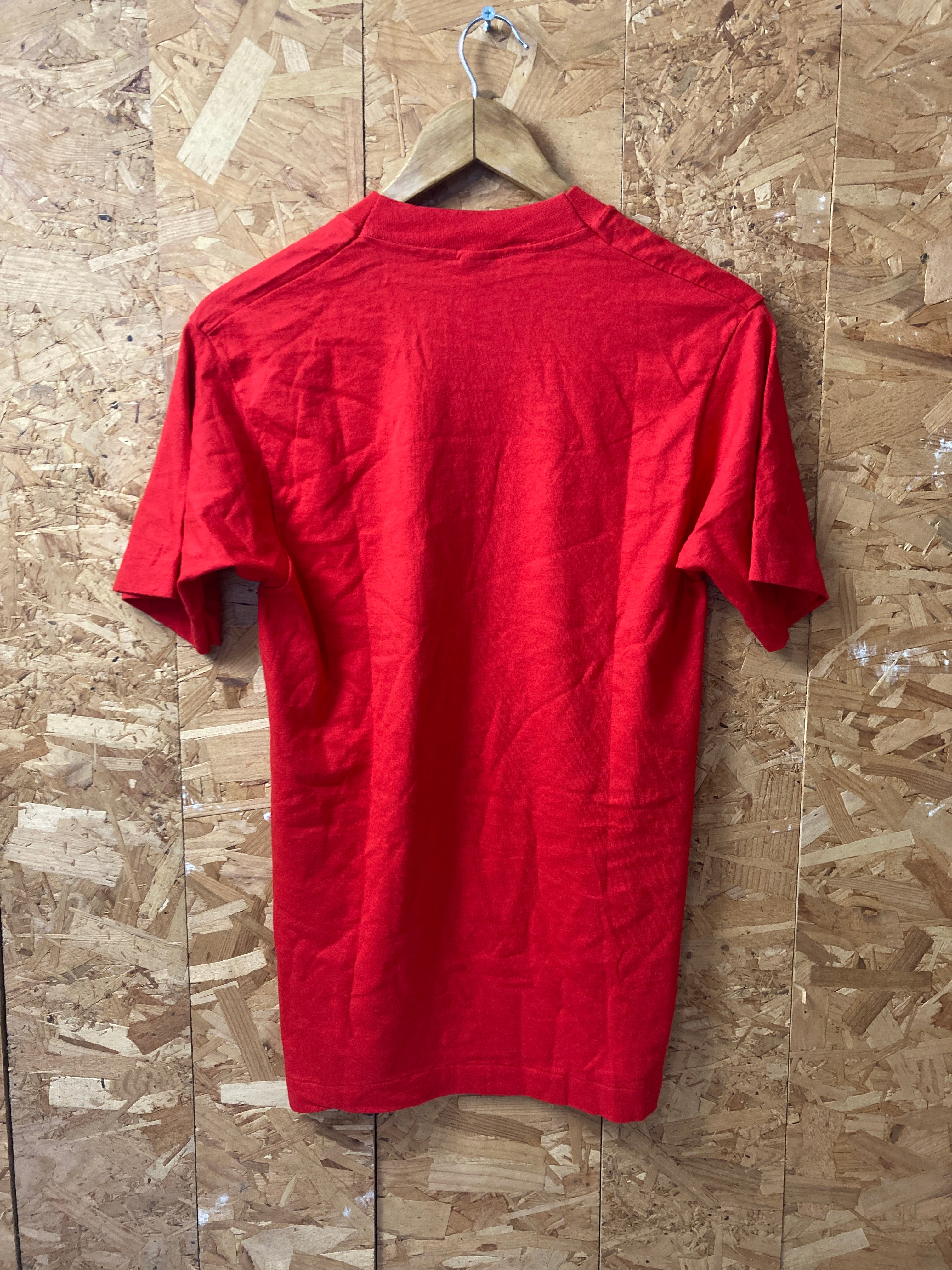 Vintage 90s red single stitch Apple market day souvenir t-shirt size small