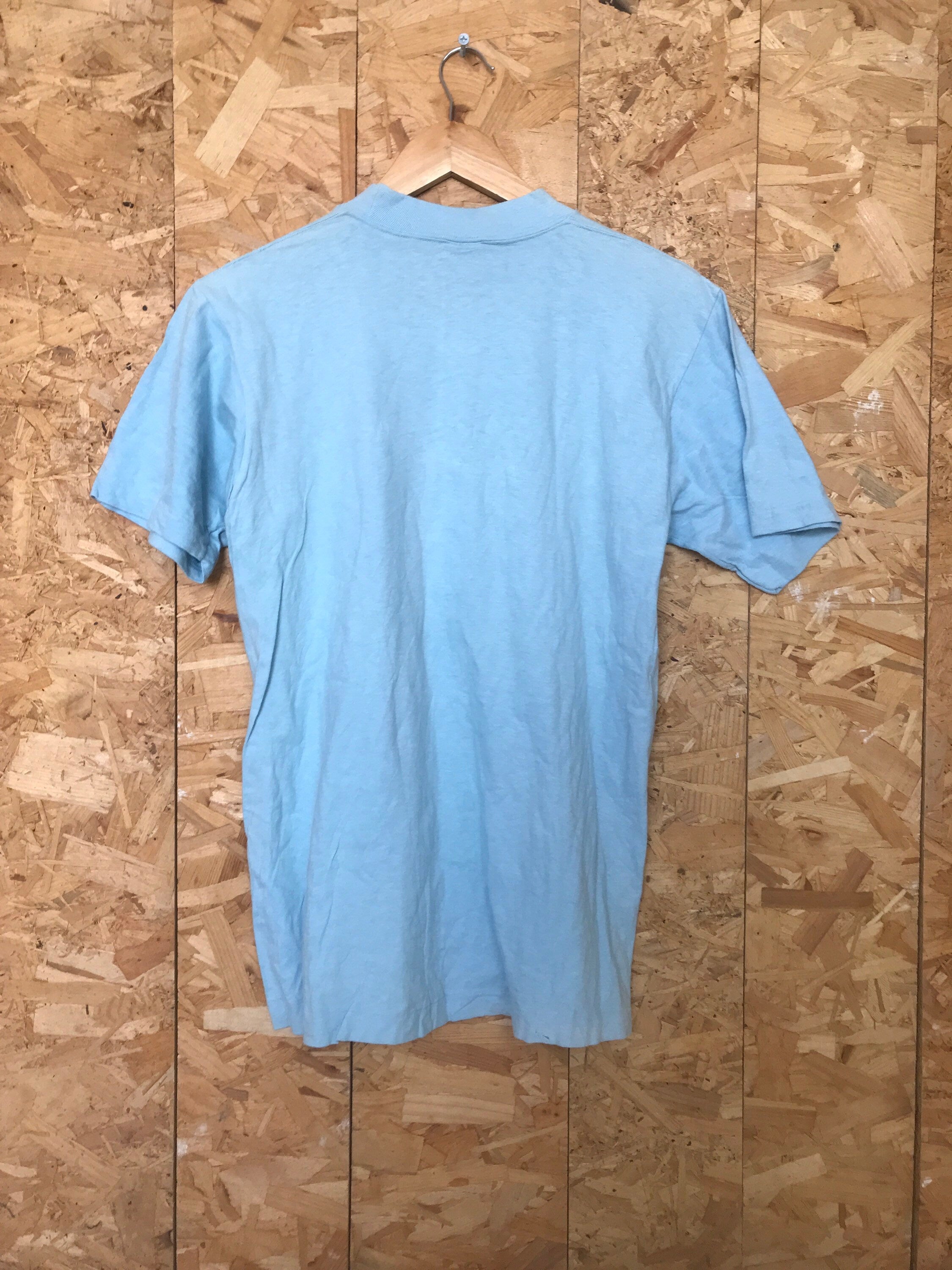 Vintage 70s Basketball Supporter quirky USA souvenir pale baby pastel blue t-shirt size large