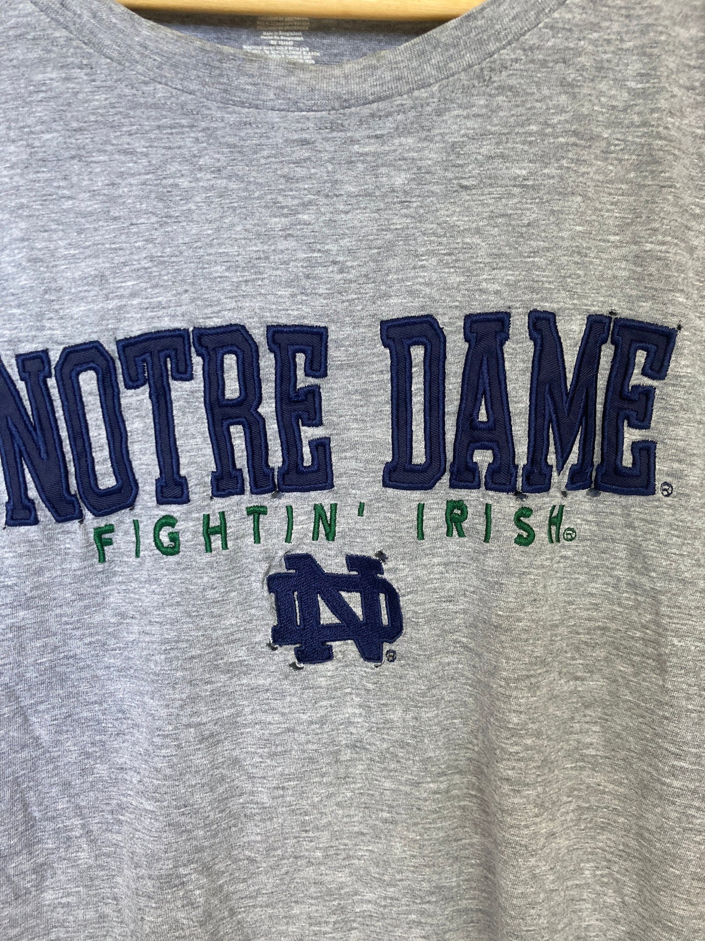 Vintage Y2K Notre Dame Fighting Irish embroidered USA football team distressed souvenir grey marl t-shirt size XL