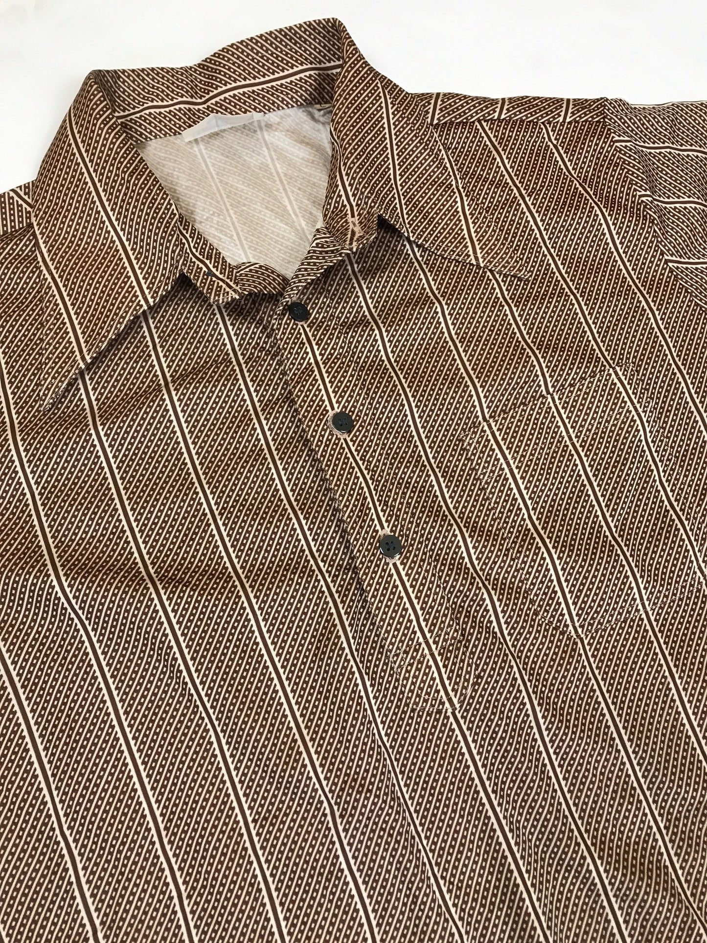 Vintage 70s polyester gold beige striped pattern pointed collar retro disco shirt size large slim fi