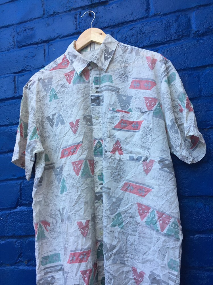 Vintage 90s men’s white green pink watercolour pastel Aztec pattern short sleeve summer shirt oversized medium