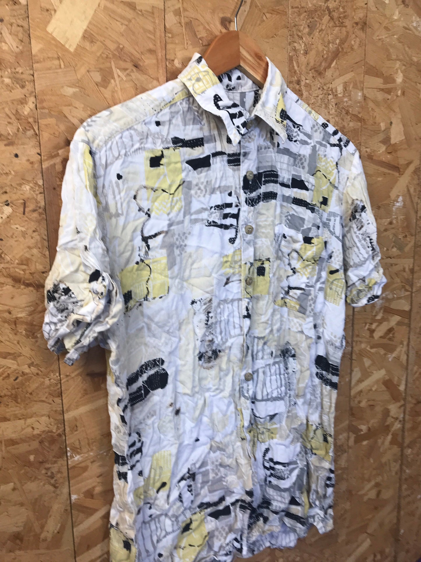 Vintage 90s beige yellow black pastel watercolour abstract pattern ugly rayon eccentric hawaiian style pary shitrt size medium