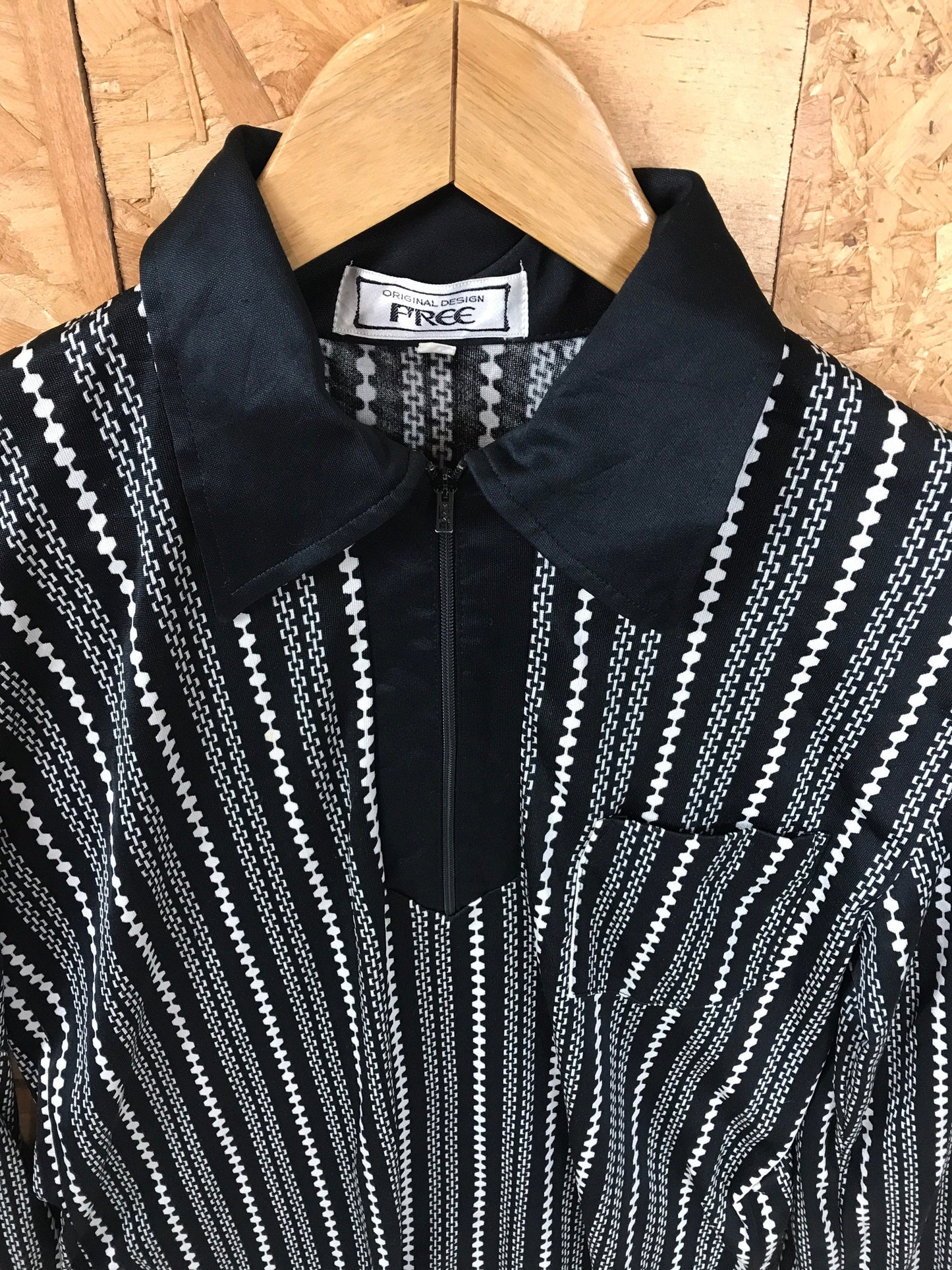 Vintage 70s white black dotted stripe pattern pointed collar retro polyester zip up disco shirt size medium slim fit