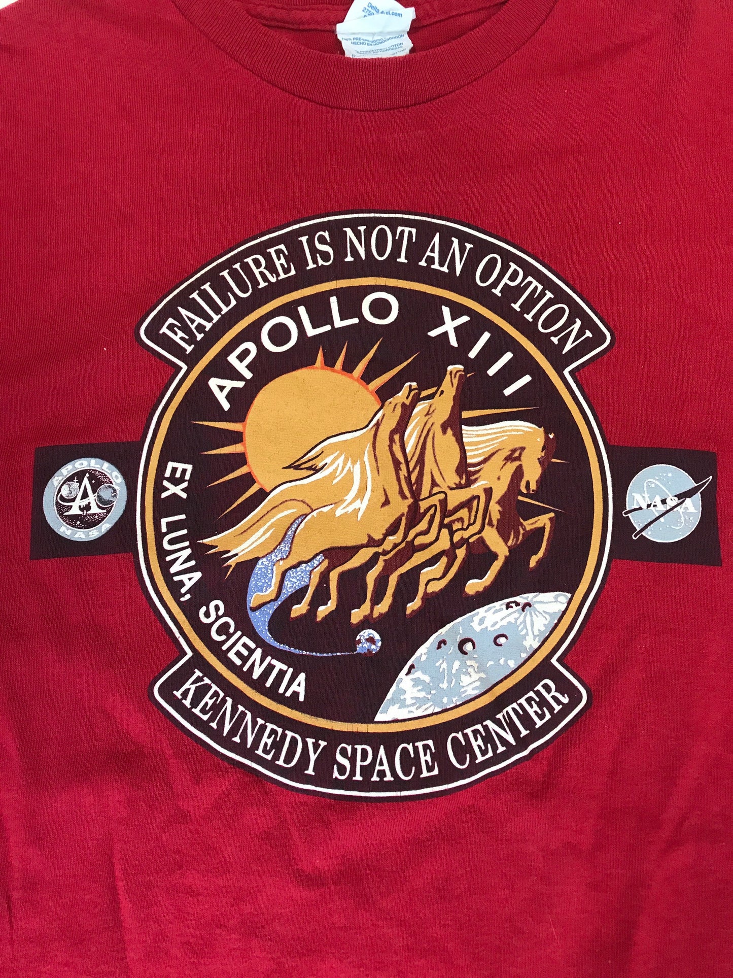 Vintage 90s red Apollo XIII 13 Kennedy space center USA souvenir t-shirt size medium