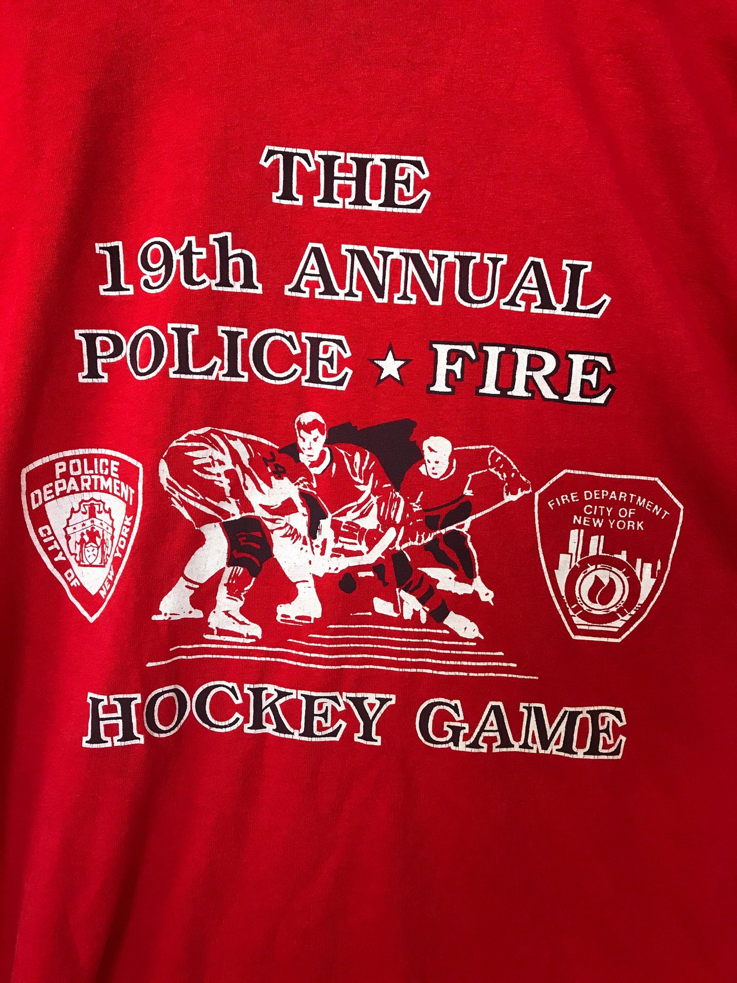 Vintage 90s The 19th Anual NY Police vs NY Fire Hockey Game funny souvenir quirky red USA t-shirt size XL