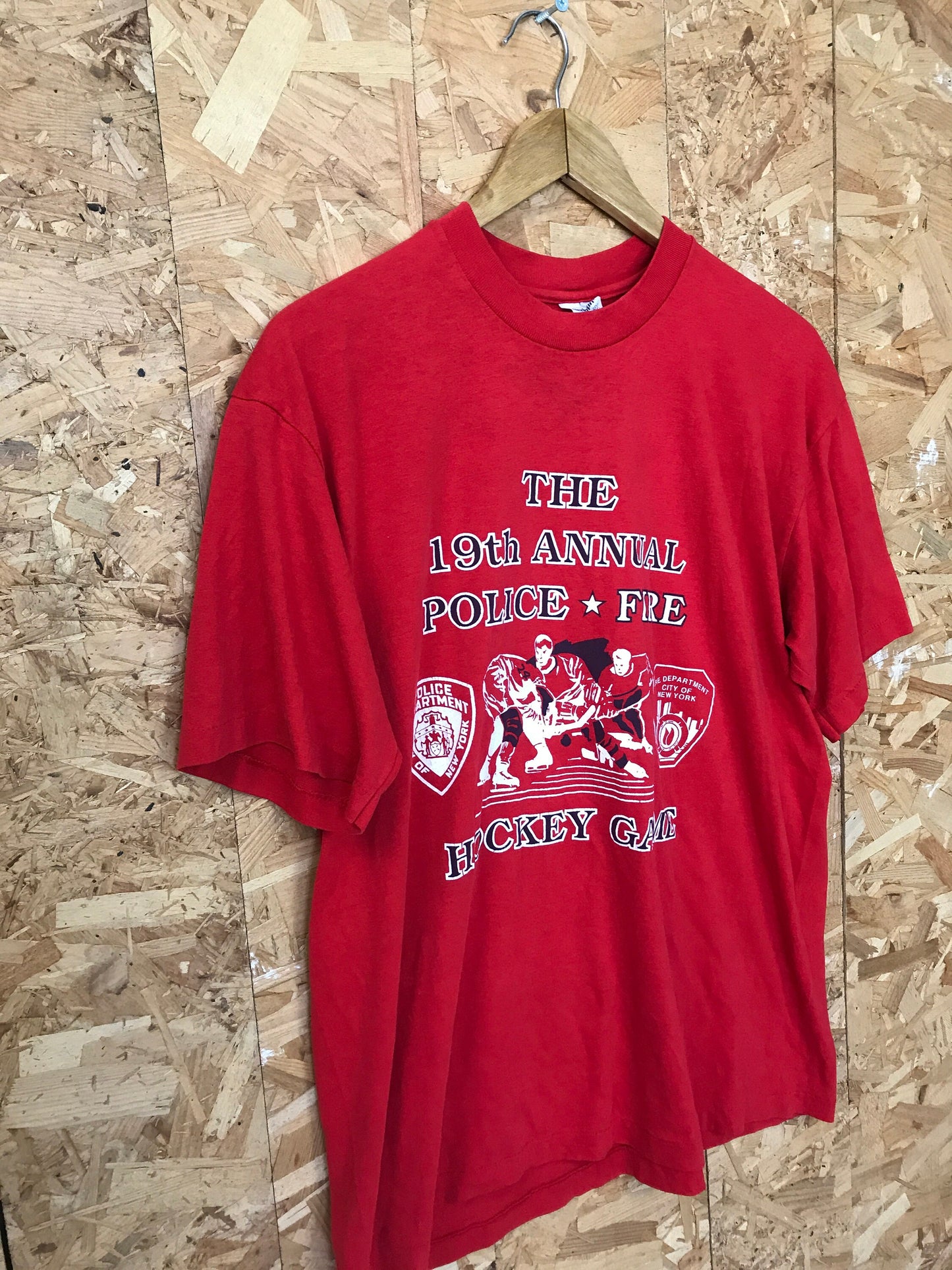 Vintage 90s The 19th Anual NY Police vs NY Fire Hockey Game funny souvenir quirky red USA t-shirt size XL