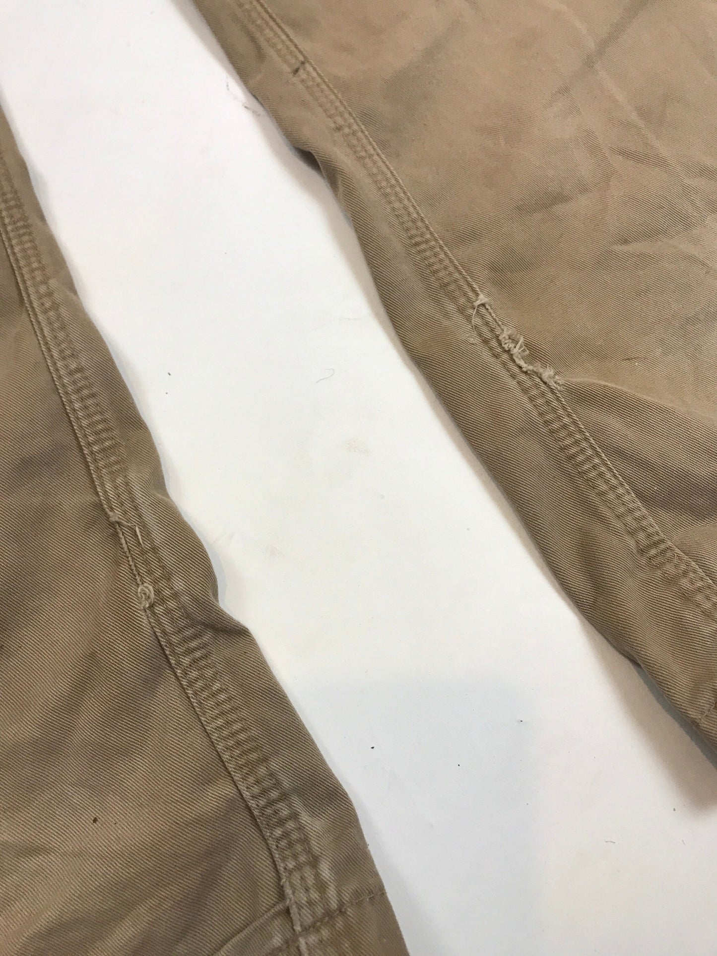 Vintage 00s distressed worn Carhartt light beige chino workwear carpenter pants trousers W33 L34