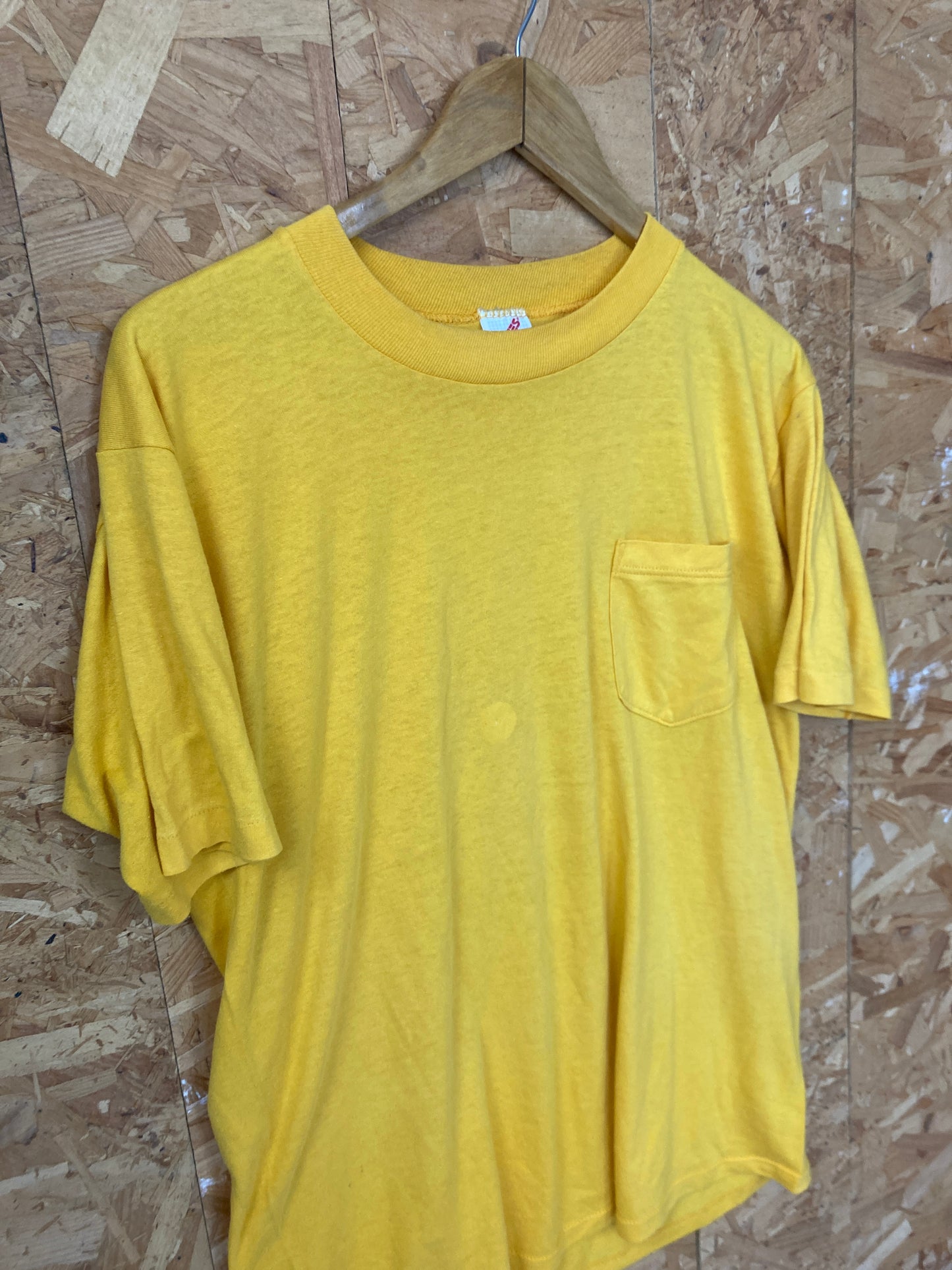 Vintage 90s yellow single pocket Kewin Paper Co souvenir t-shirt size large