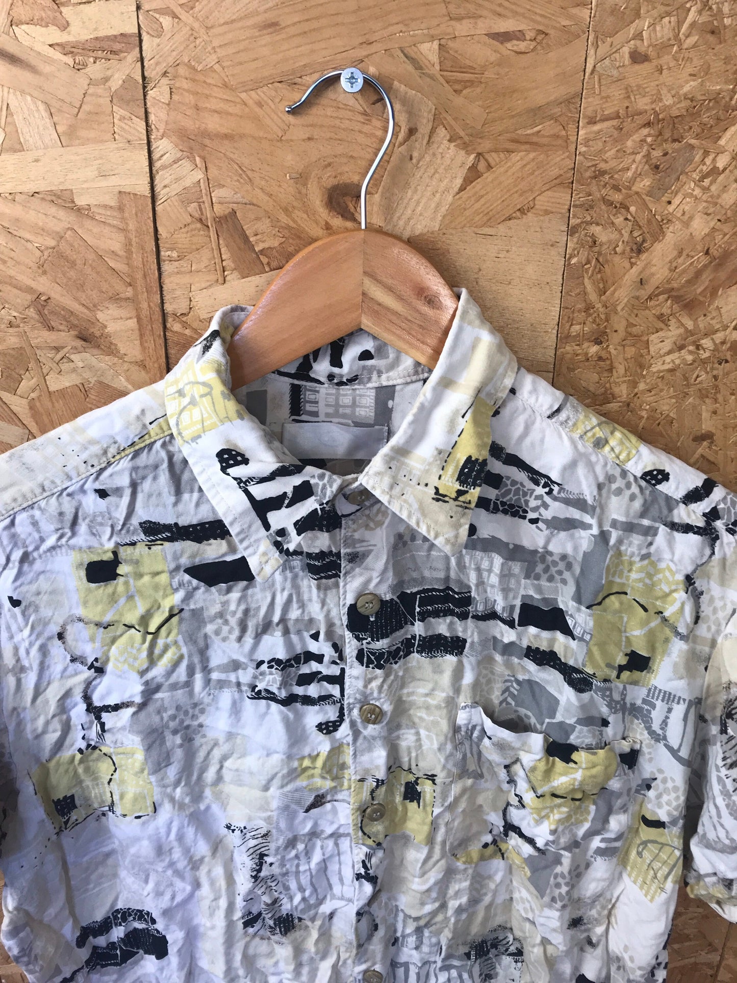 Vintage 90s beige yellow black pastel watercolour abstract pattern ugly rayon eccentric hawaiian style pary shitrt size medium