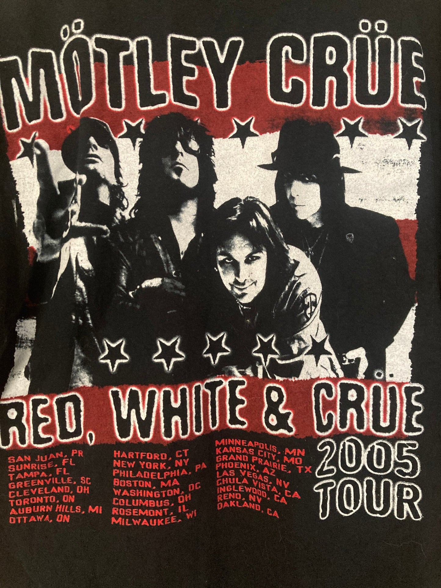 Vintage 00s Motley Crue red and white crue 2005 tour band t-shirt heavy metal hard rock size XL