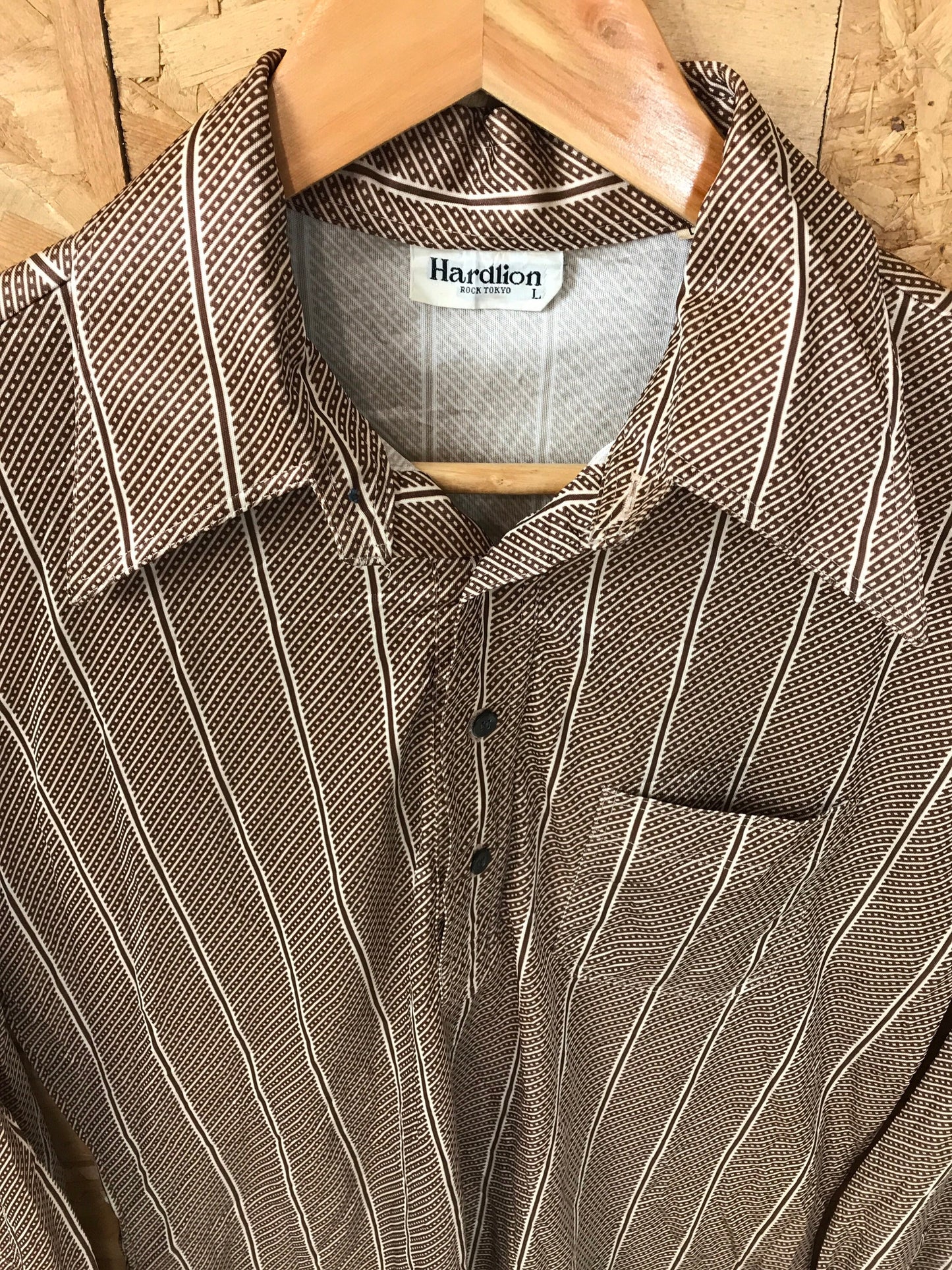 Vintage 70s polyester gold beige striped pattern pointed collar retro disco shirt size large slim fi