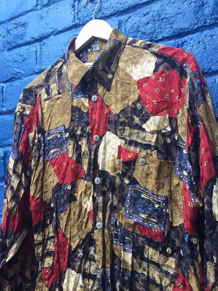 Vintage 90s ugly abstract scrapbook pattern shiny gold red blue party festival long sleeve silky viscose shirt size medium