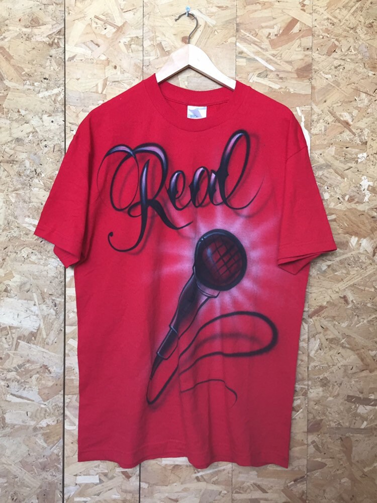 Vintage hand airbrushed red microphone REAL MC Gilly custom hand painted t-shirt size large