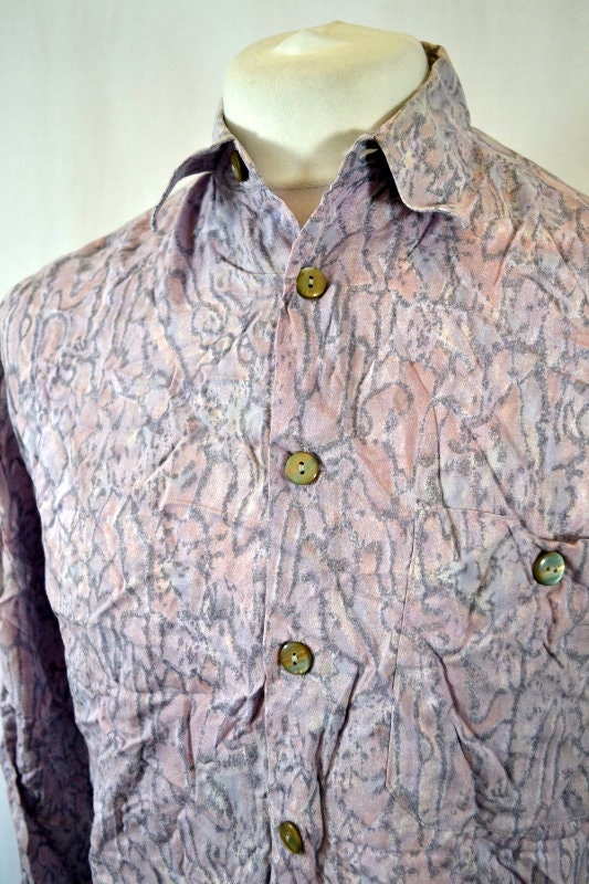 Vintage 90s Retro Wavy Ugly Pastel Pattern Lilac & Grey animal print Vintage Shirt size medium