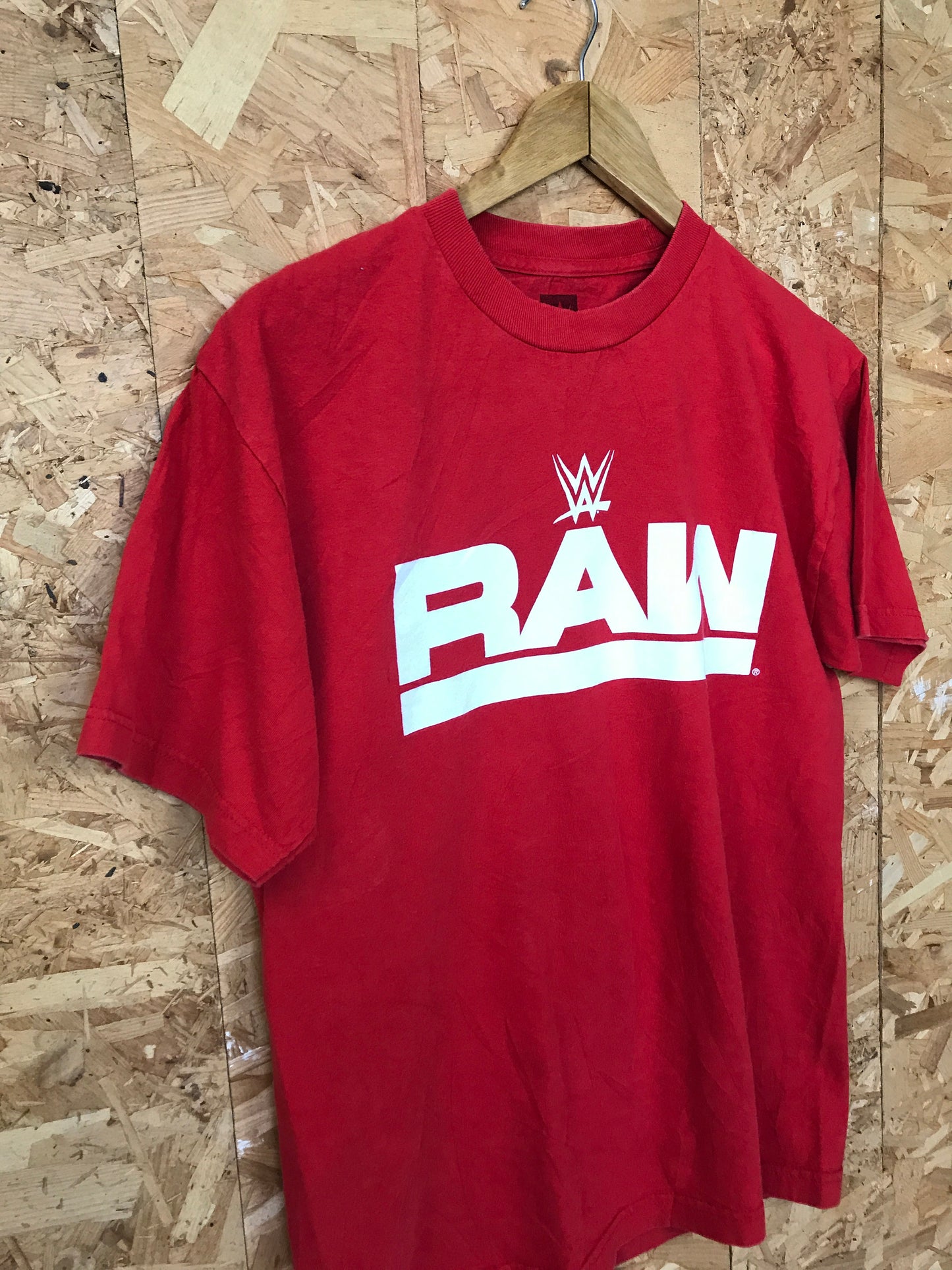 Vintage Y2K RAW spellout wrestling merch souvenir red USA t-shirt size medium