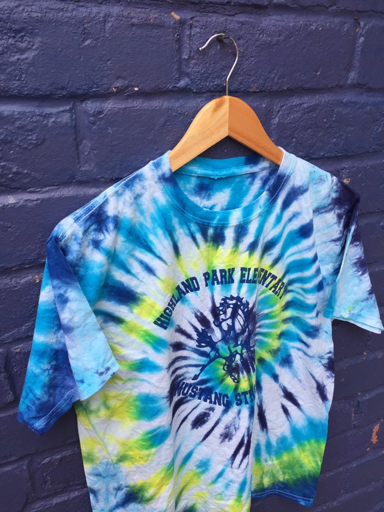 Vintage 80s tie dye blue green swirling pattern USA school trippy psychedelic rave wavy t-shirt size medium