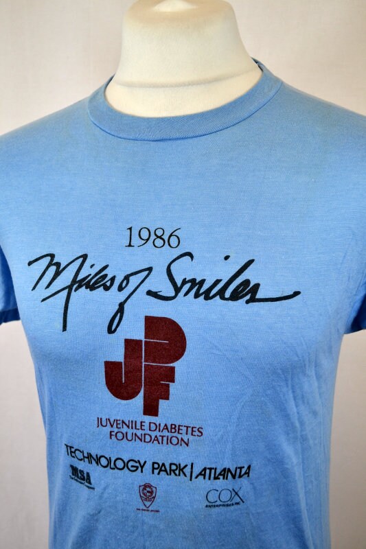 Vintage 80s light blue 'Miles Of Smiles' Atlanta USA marathon souvenir t-shirt size large