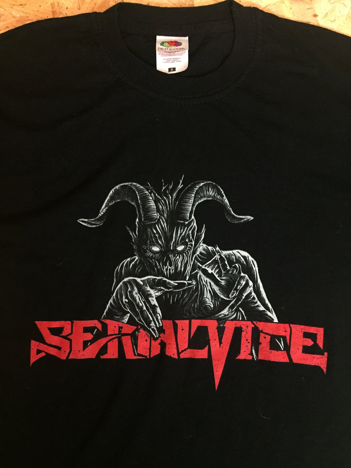 Vintage 00s Serialvice band t-shirt Italian metal band size small