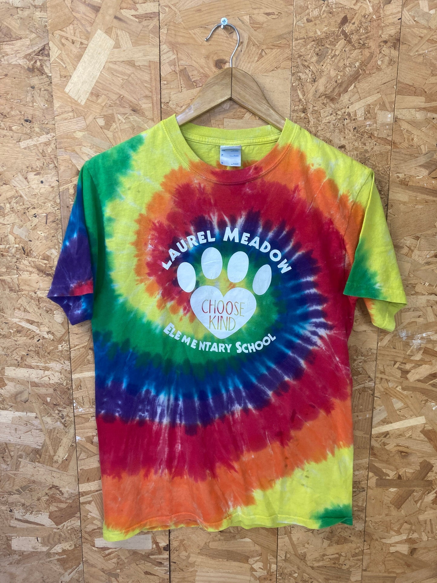 Vintage 90s 'Choose Kind' Laurel Meadow Elementary School USA rainbow tie dye souvenir festival t-shirt size small