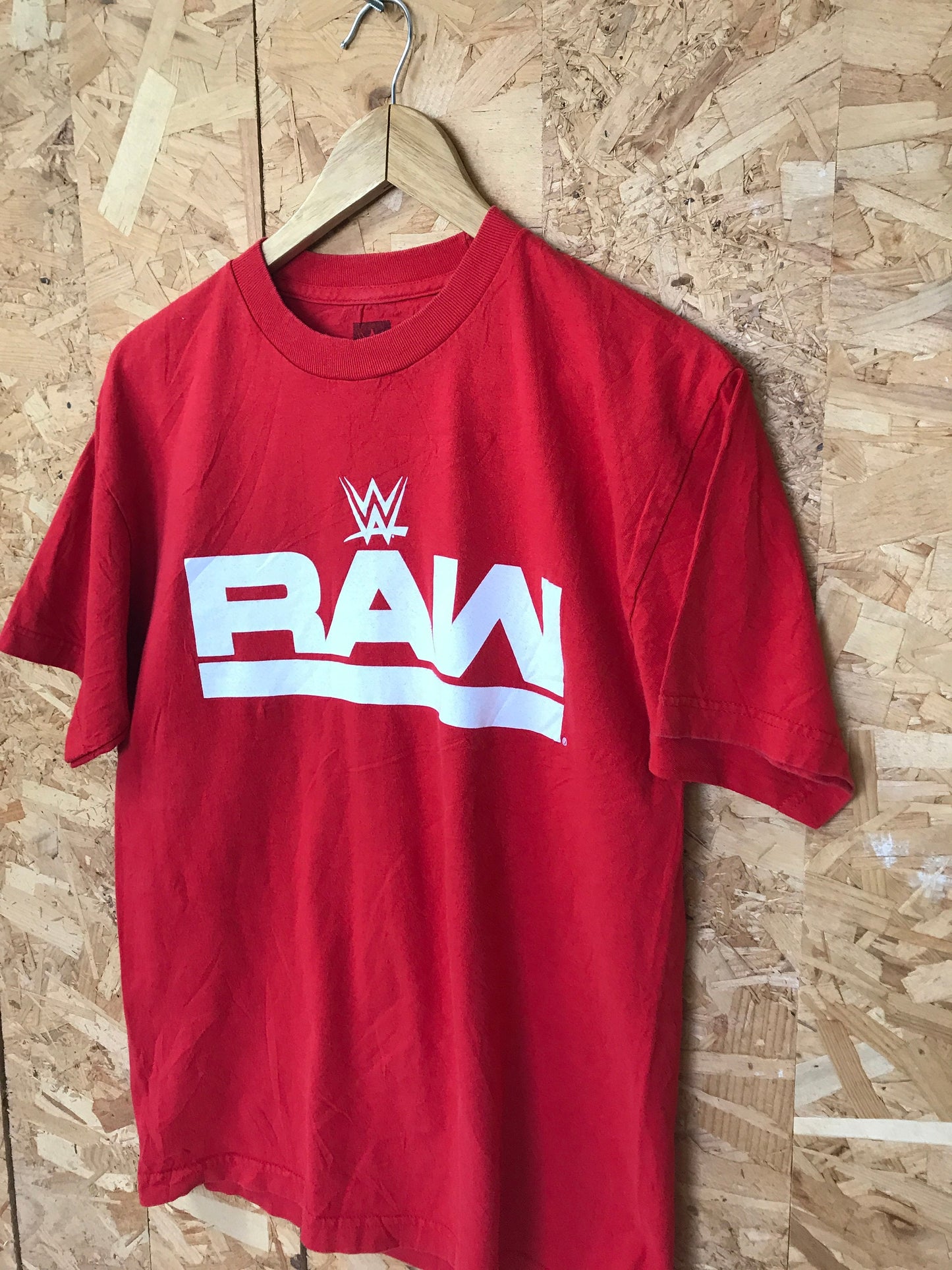 Vintage Y2K RAW spellout wrestling merch souvenir red USA t-shirt size medium