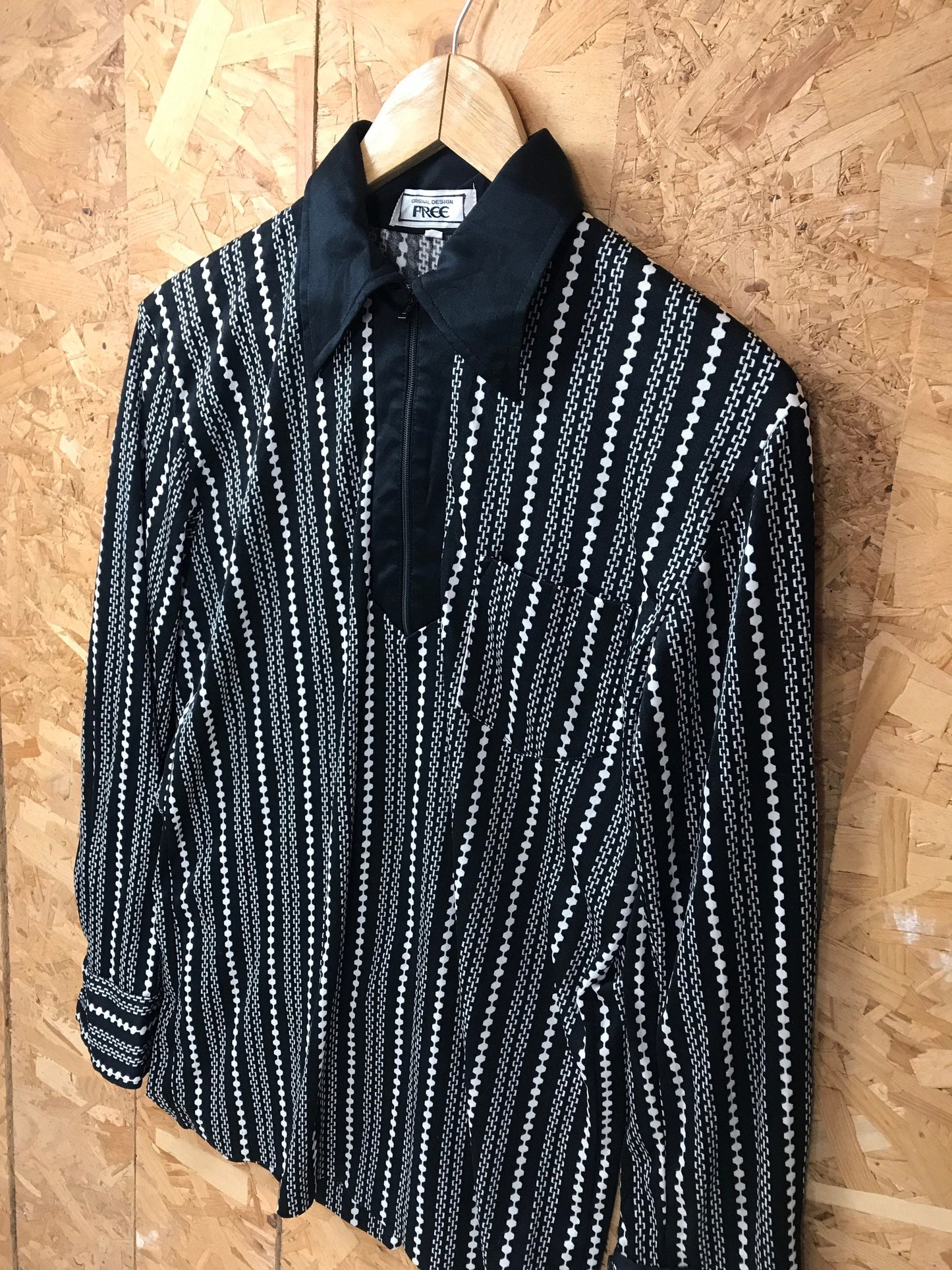 Vintage 70s white black dotted stripe pattern pointed collar retro polyester zip up disco shirt size medium slim fit