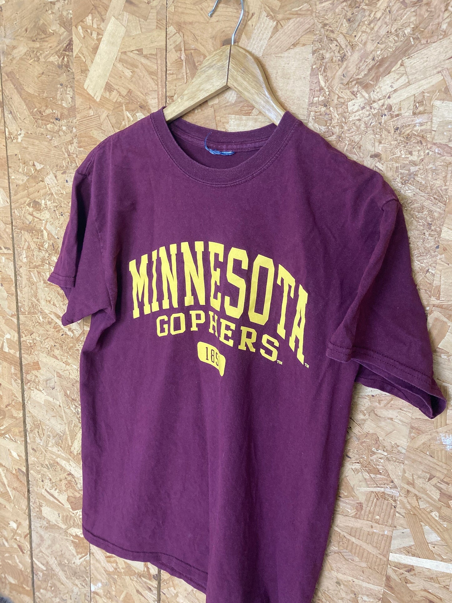 Vintage 90s Minnesota Gophers souvenir quirky college team yellow burgundy red USA t-shirt size smal