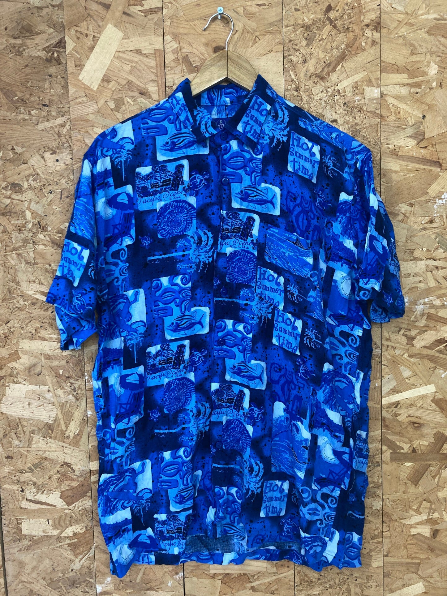 Vintage 90s blue Pacific Ocean fishing print Haiwaiian beach party shirt oversized medium