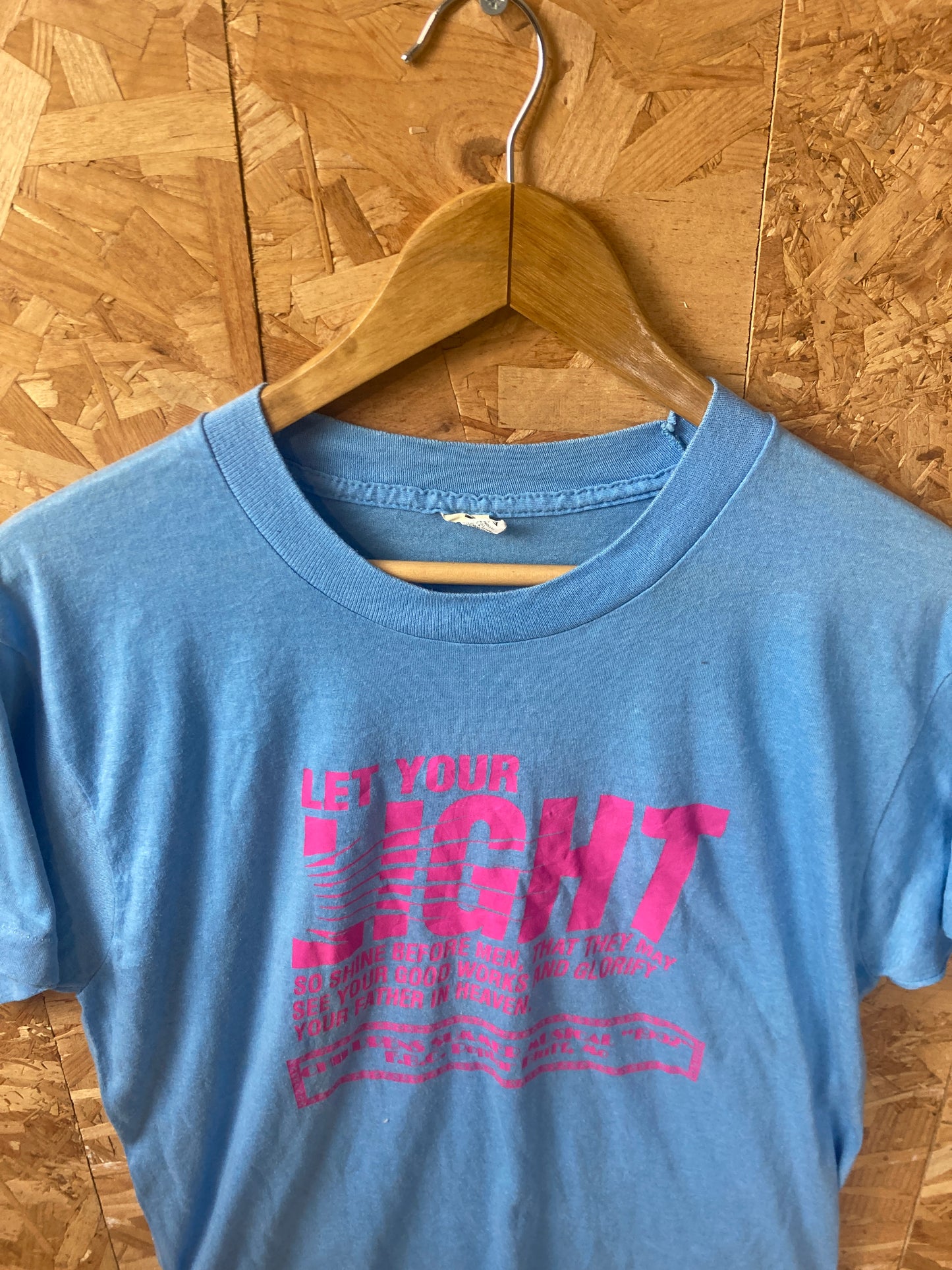 Vintage 90 blue pink religious quirky souvenir single stitch t-shirt size large