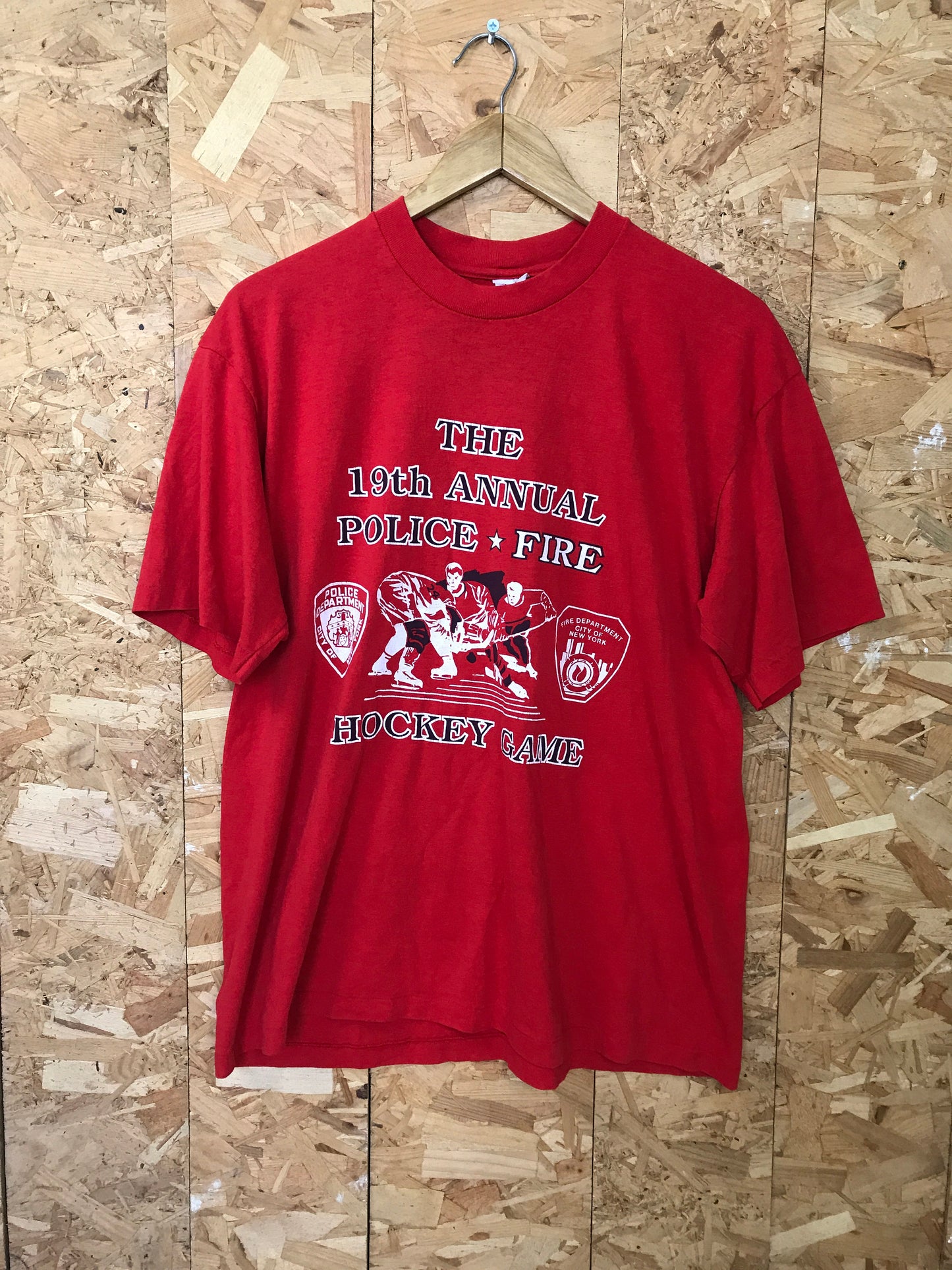 Vintage 90s The 19th Anual NY Police vs NY Fire Hockey Game funny souvenir quirky red USA t-shirt size XL