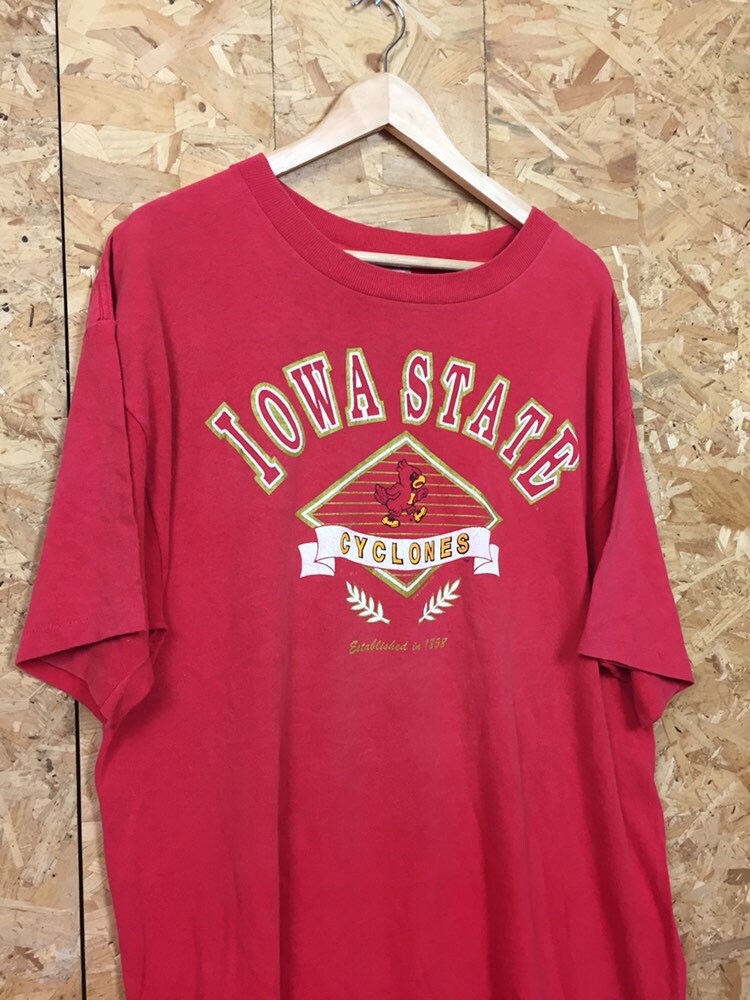 Vintage 80s USA Iowa State Cyclones red spell out souvenir t-shirt size XL