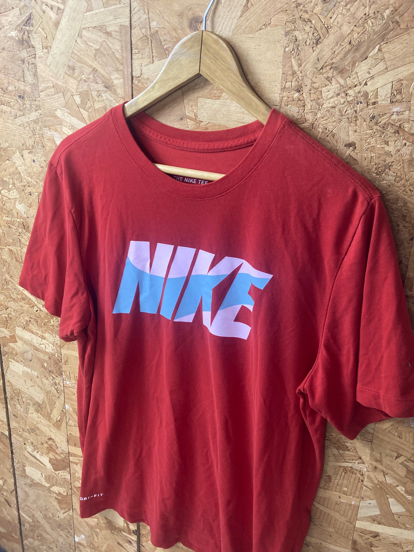 Vintage Y2K Nike red swoosh in logo t-shirt size medium