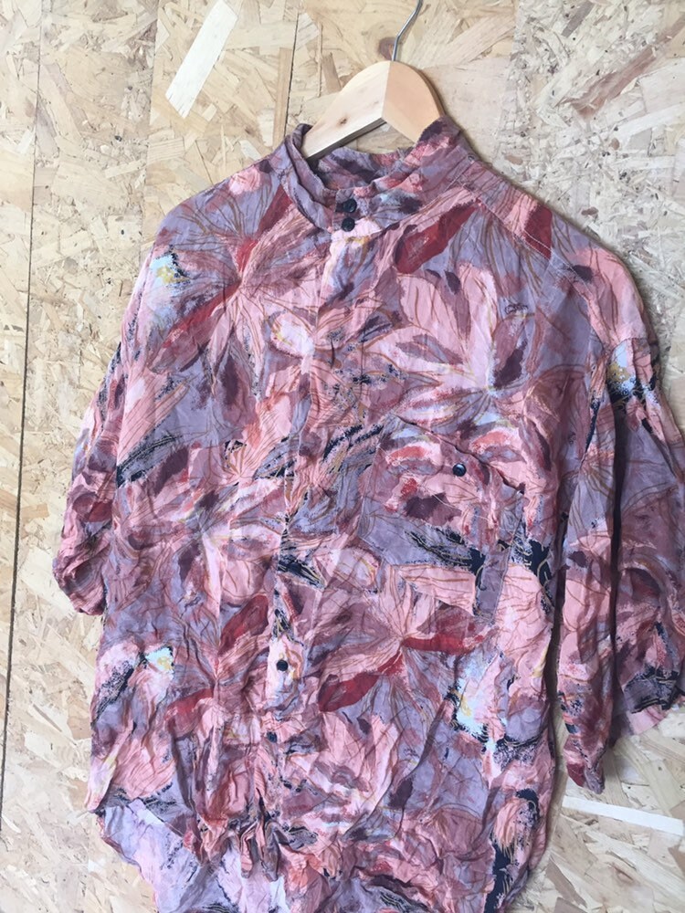 Vintage 90s mens coral pink red brown mao grandad collar abstract crazy pattern short sleeve party festival eccentric shirt size XL