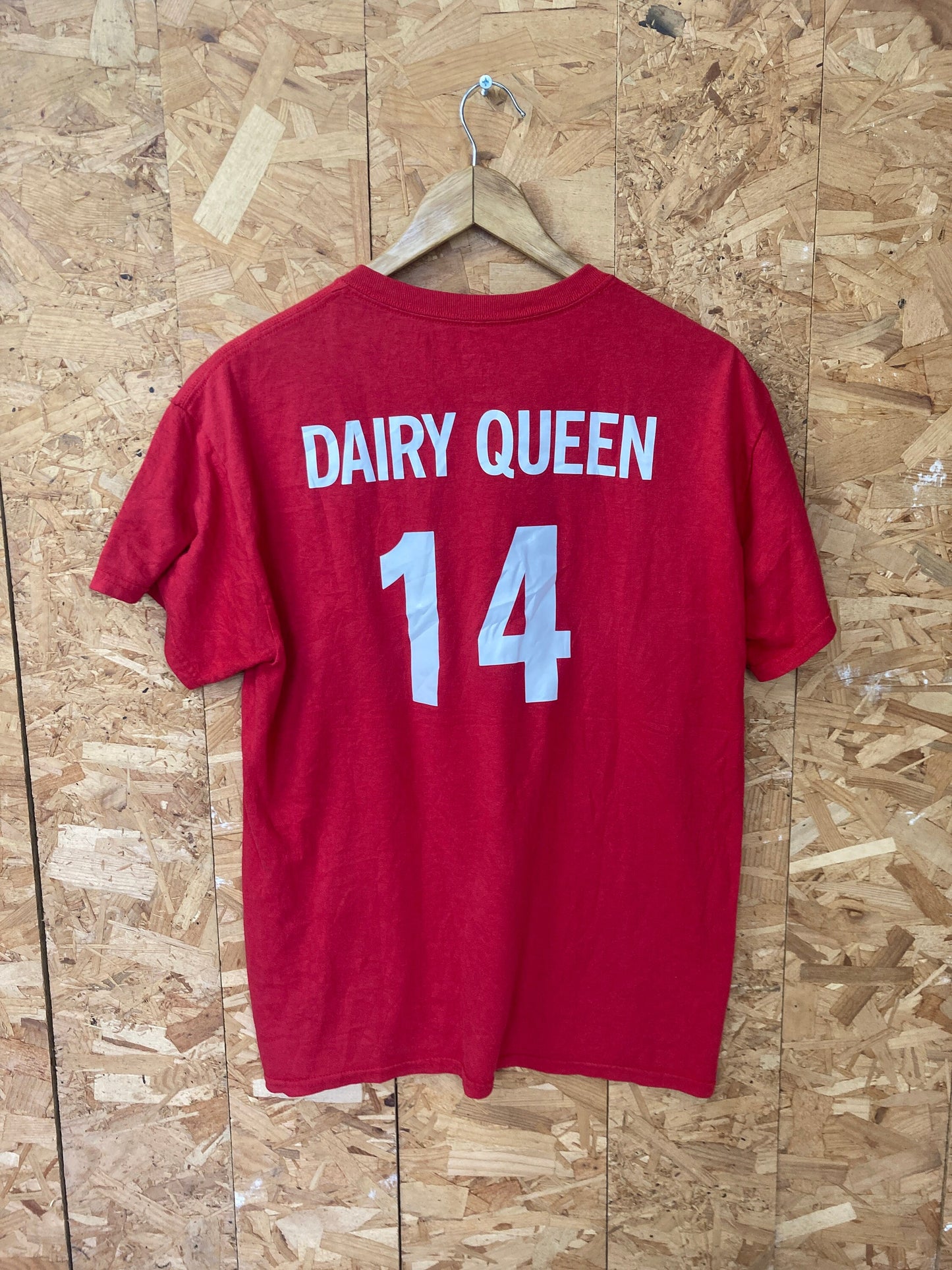 Vintage 90s 'Dairy Queen #14'  Tri-City Girls Fastpitch Softball Association souvenir quirky t-shirt size medium