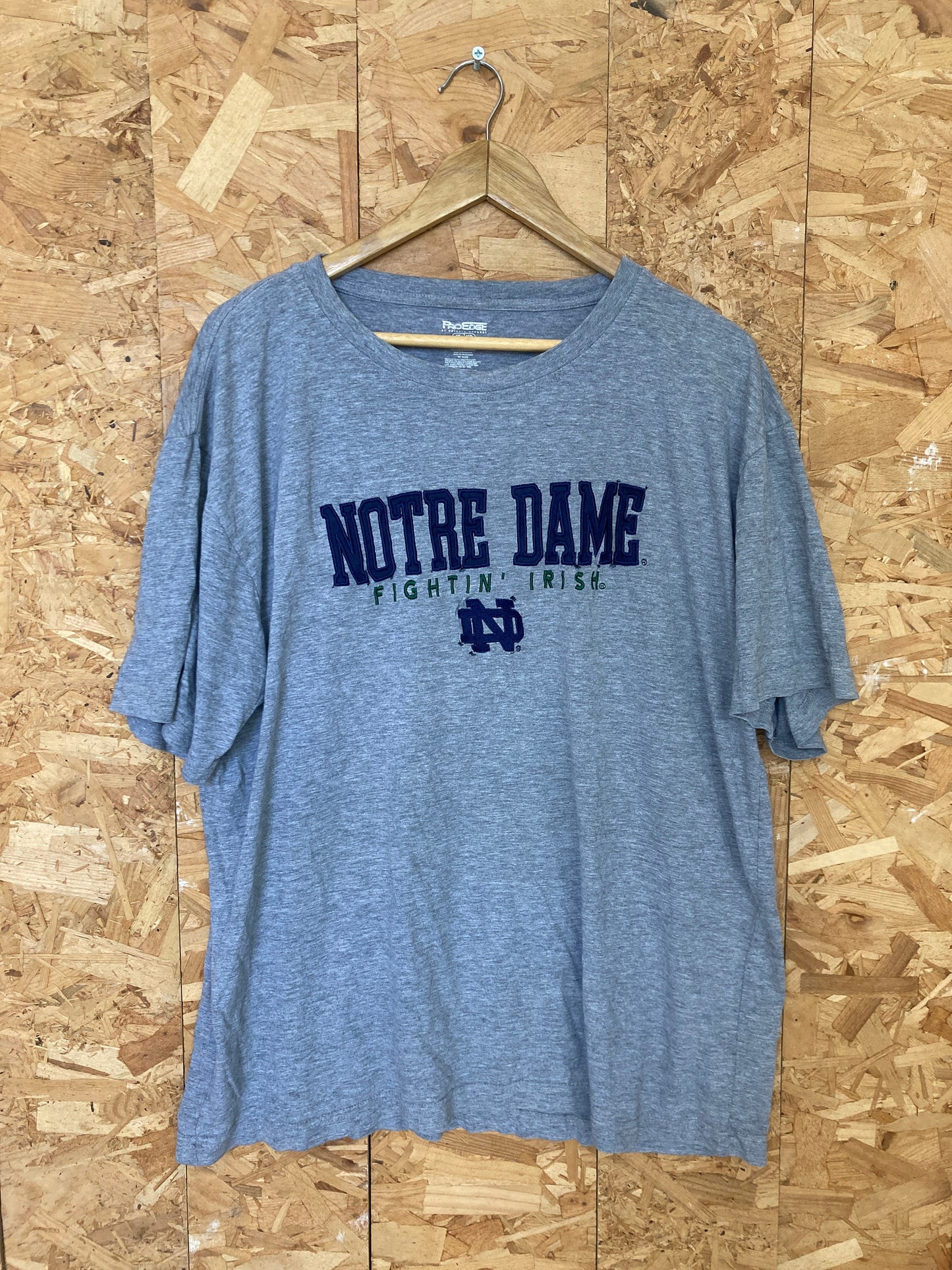 Vintage Y2K Notre Dame Fighting Irish embroidered USA football team distressed souvenir grey marl t-shirt size XL